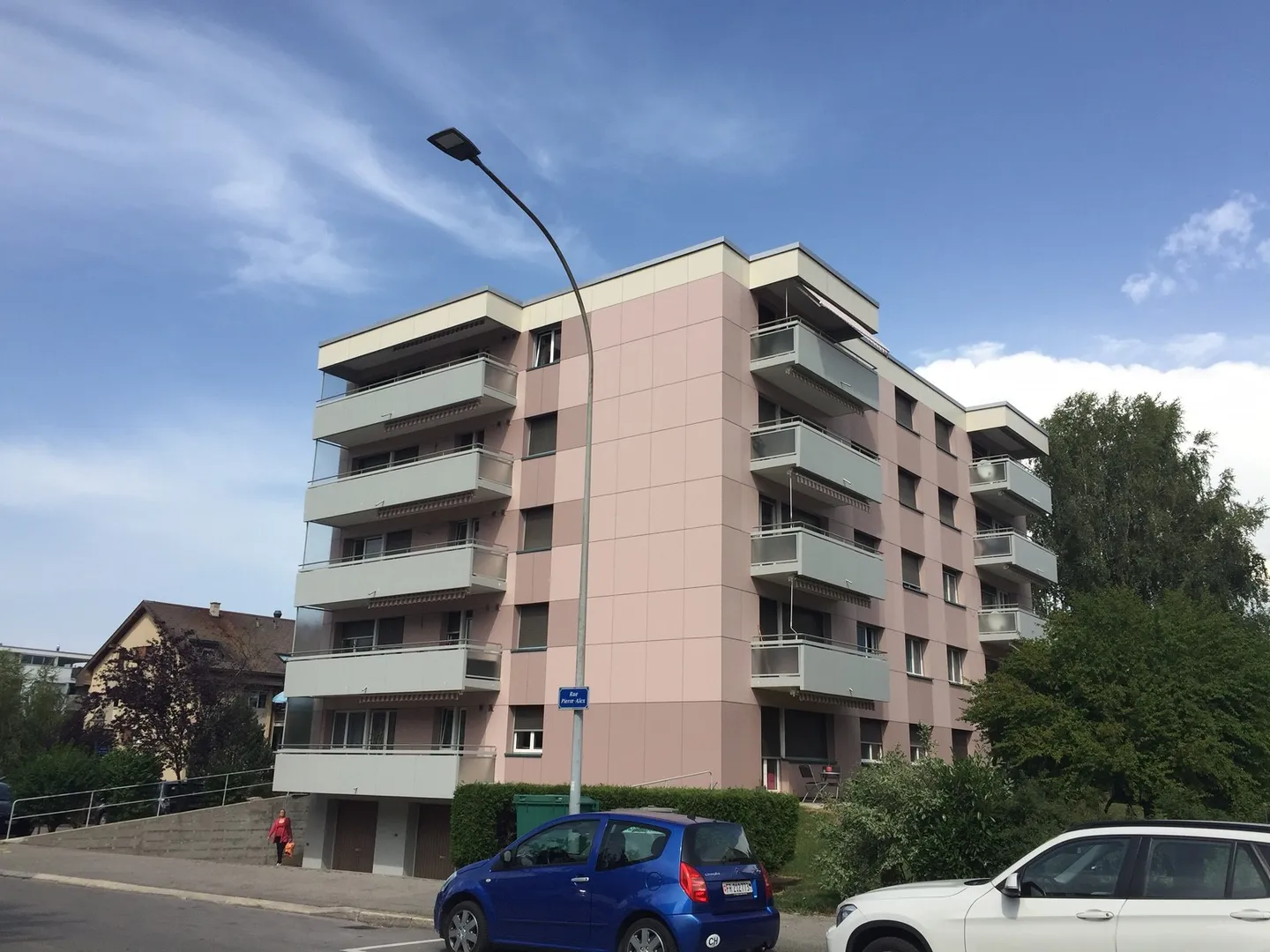 Renovated Apartment Near City - Photo 2 of 11