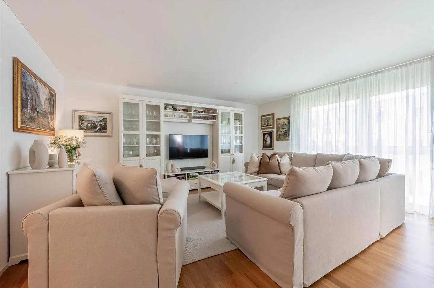 In una zona residenziale privilegiata - tranquilla e nel cuore dell'azione - Foto 4 di 13