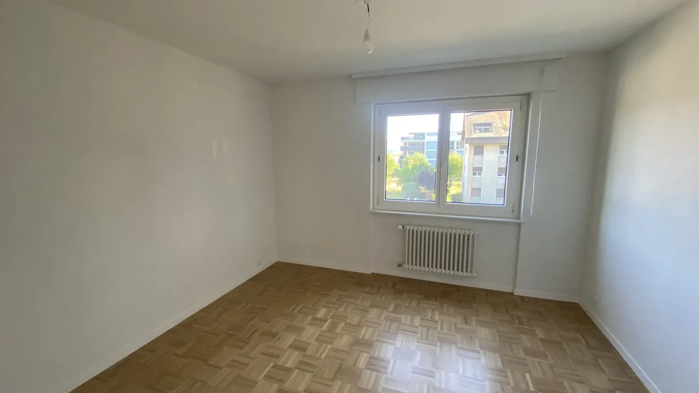 Renovated Apartment Near City - Photo 5 of 11