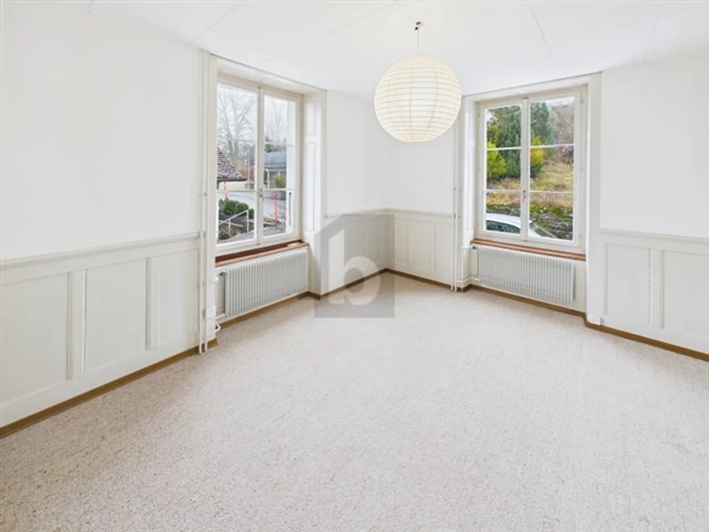 Charming, Quiet and Bright - Photo 5 of 6