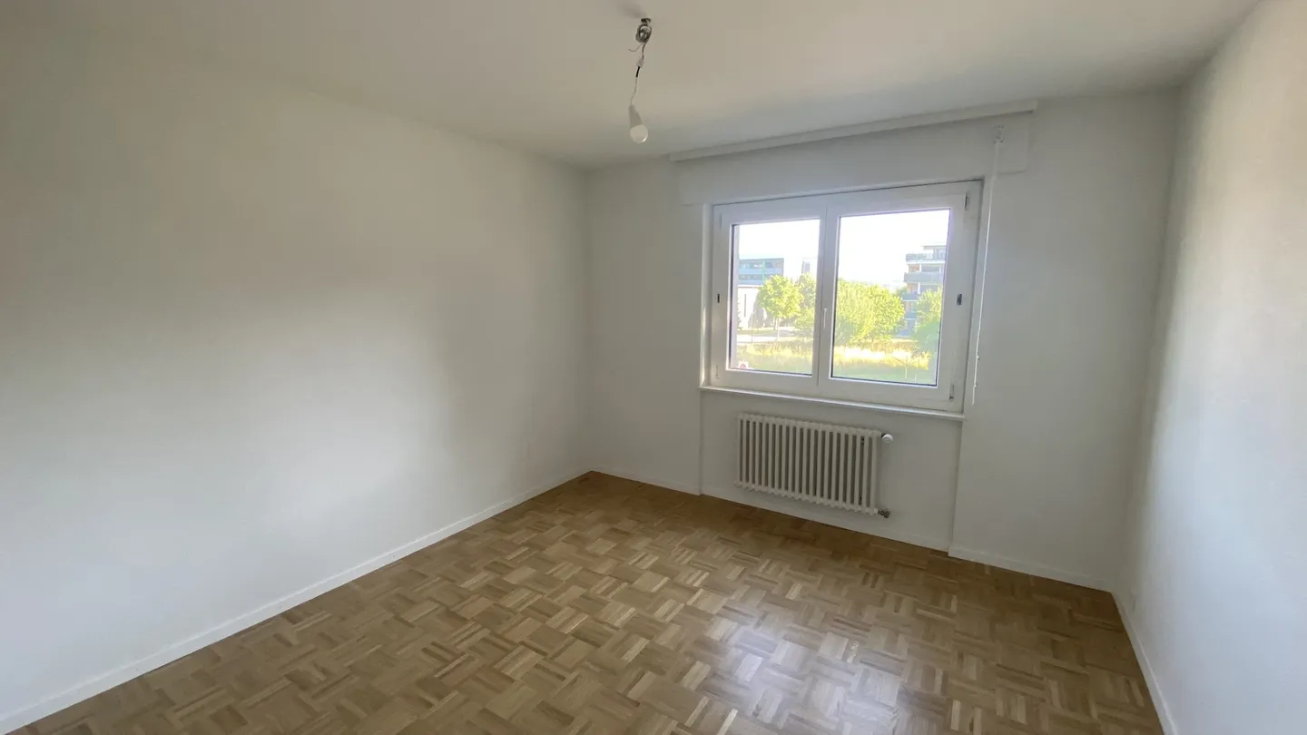 Renovated Apartment Near City - Photo 6 of 11