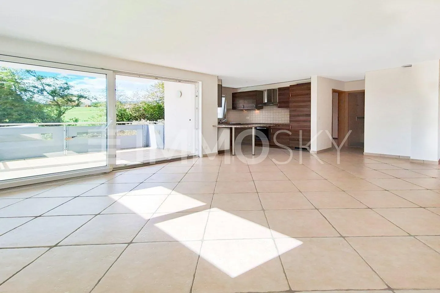 Appartement de 4,5 pièces au rez-de-chaussée avec jardin - Photo 2 sur 5