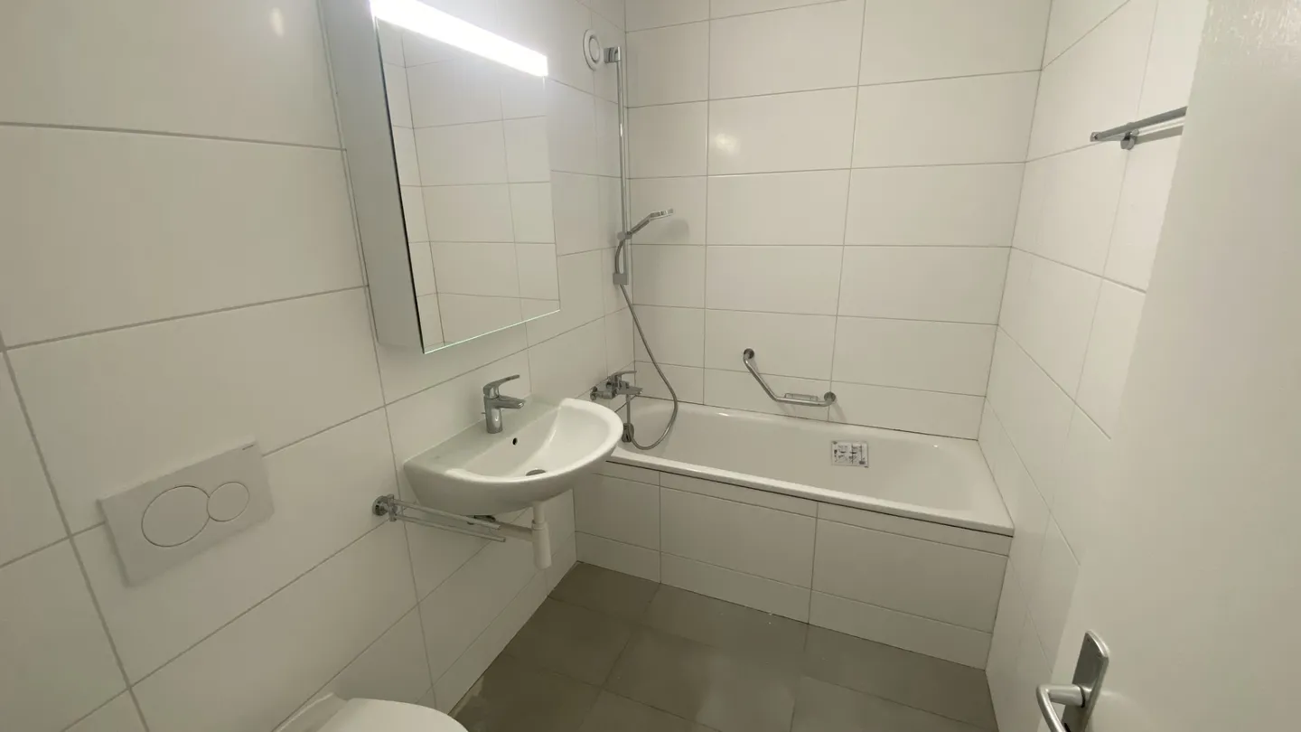 Renovated Apartment Near City - Photo 7 of 11