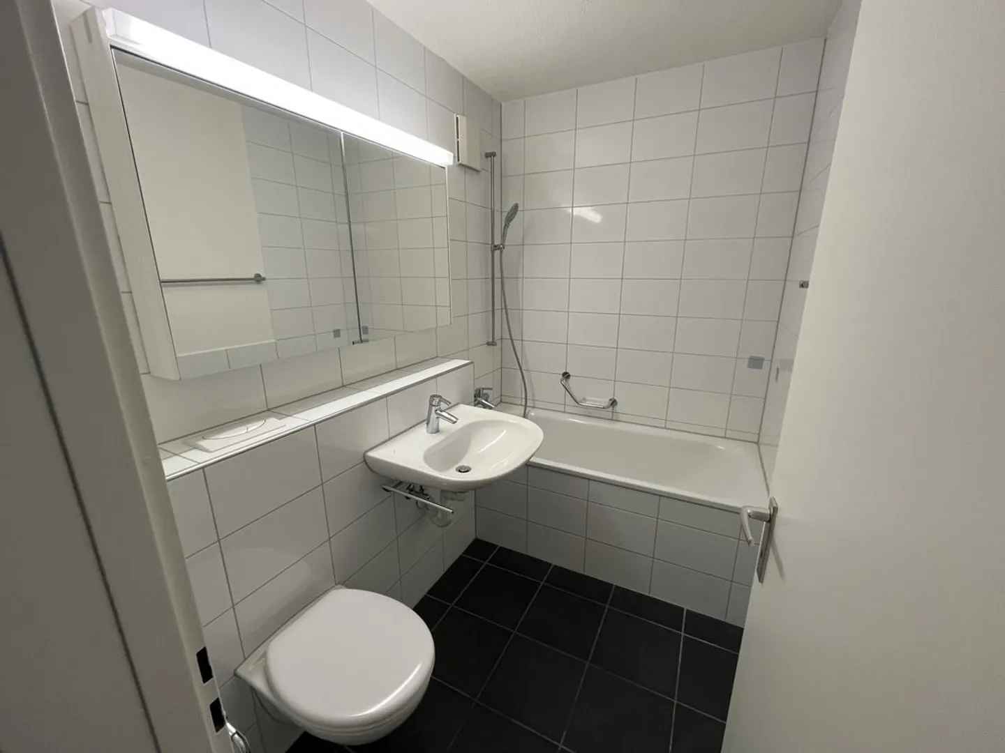 Appartement spacieux de 5,5 pièces - situé au centre et au calme - Photo 9 sur 12