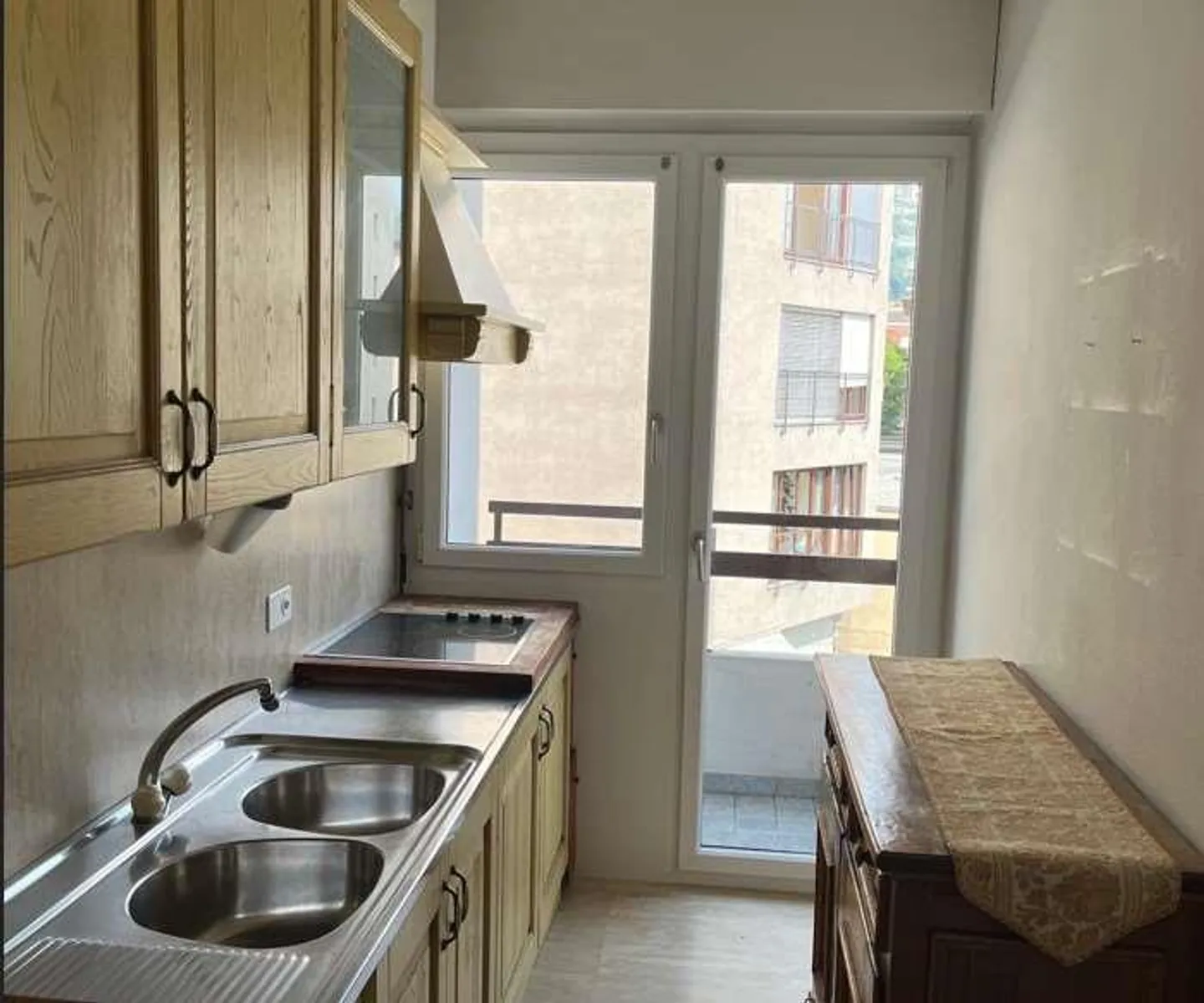 LUGANO: APPARTAMENTO LUMINOSO DI 4,5 LOCALI DA RISTRUTTURARE NEL CENTRO CITTADINO - Foto 7 di 11