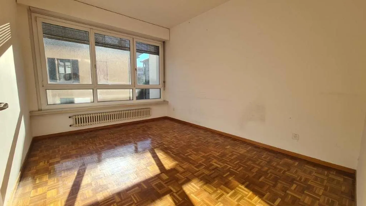 LUGANO: APPARTAMENTO LUMINOSO DI 4,5 LOCALI DA RISTRUTTURARE NEL CENTRO CITTADINO - Foto 9 di 11