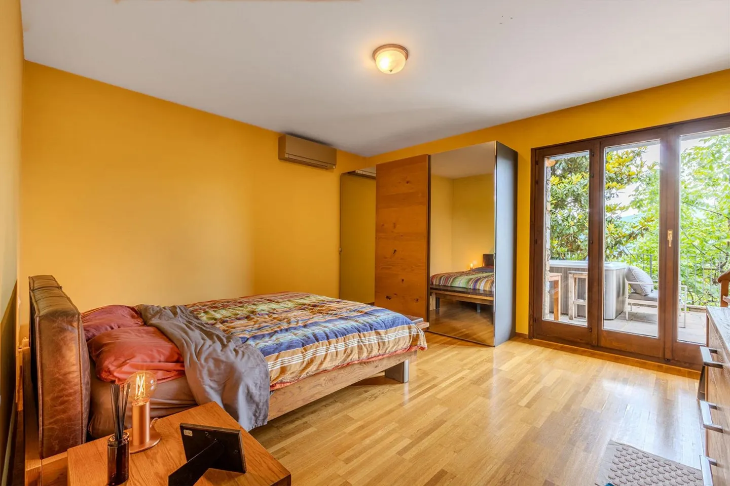 GROßE VILLA MIT 7 ZIMMERN UND WUNDERSCHÖNEM SEEBLICK IN CIMO-BIOGGIO - Foto 6 von 9