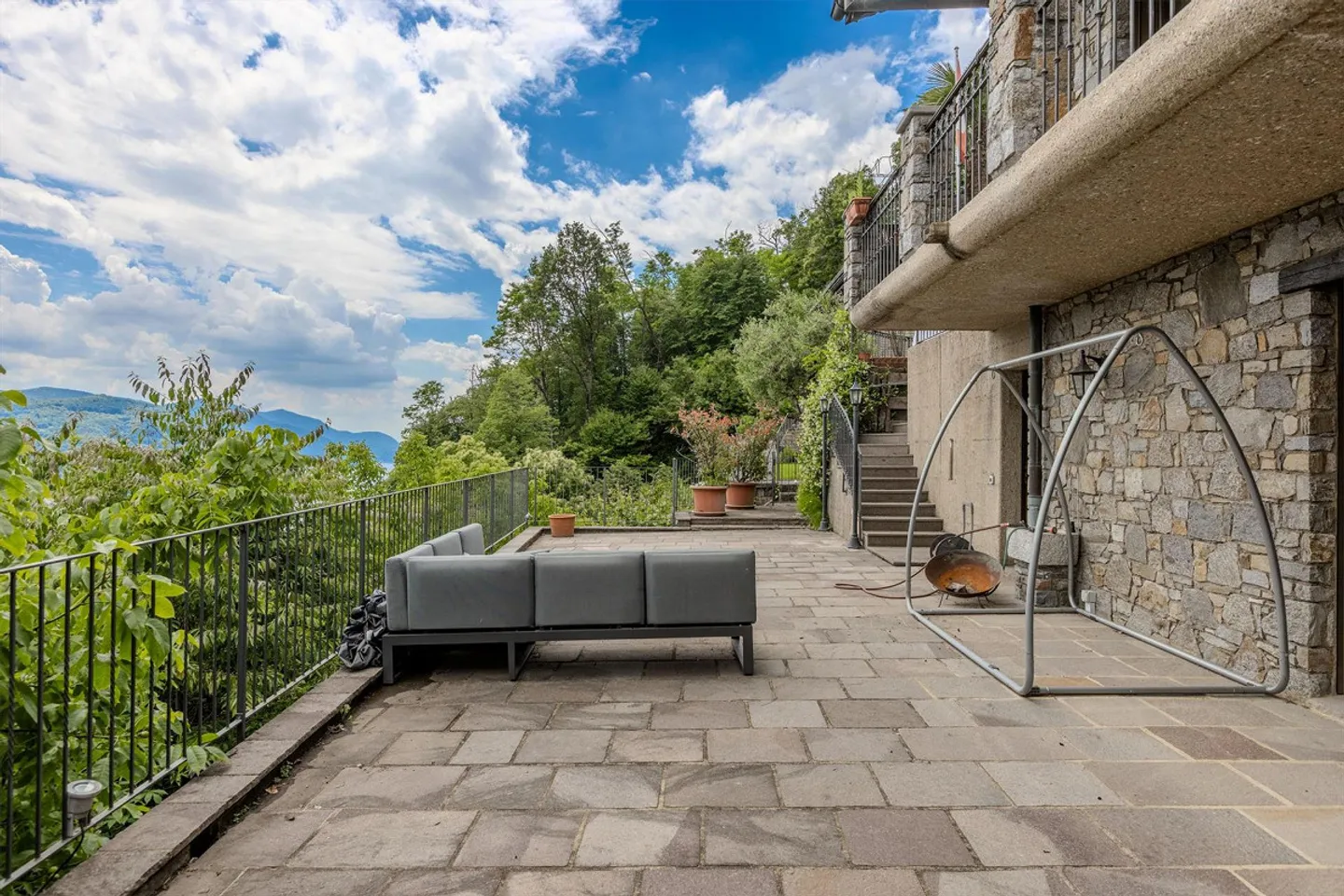 GROßE VILLA MIT 7 ZIMMERN UND WUNDERSCHÖNEM SEEBLICK IN CIMO-BIOGGIO - Foto 7 von 9