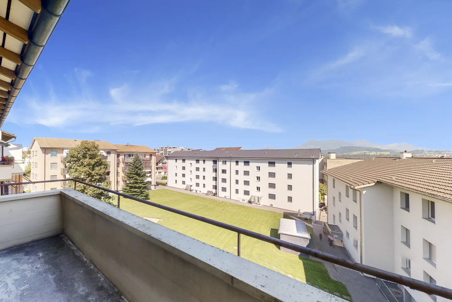 Appartement lumineux de 4 pièces avec balcon dans un emplacement central à Emmenbrücke - Photo 1 sur 6