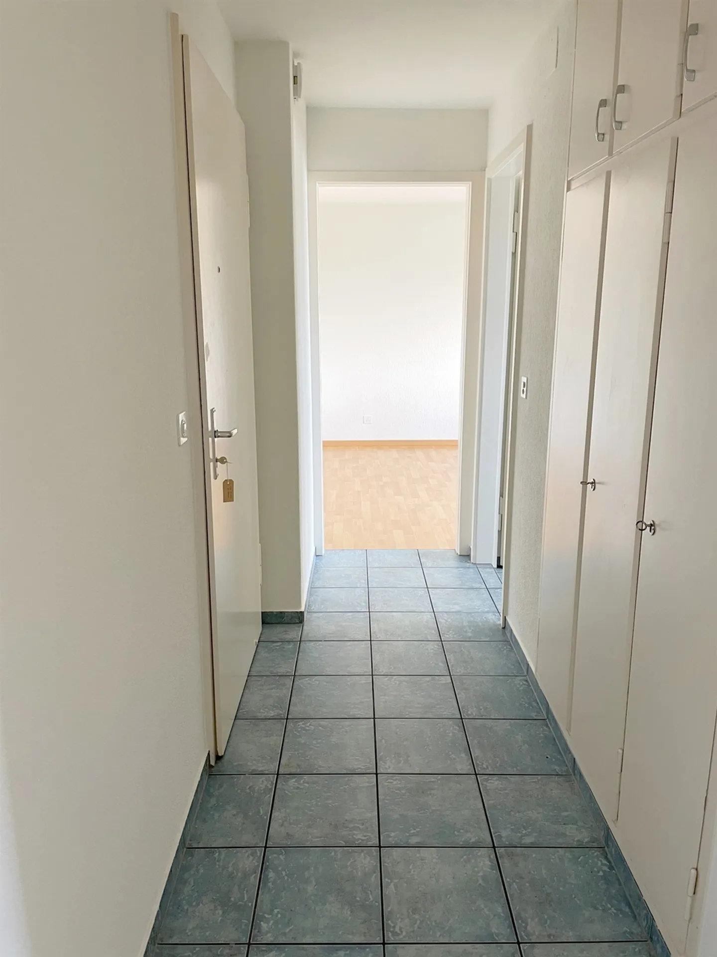 Appartement lumineux de 4 pièces avec balcon dans un emplacement central à Emmenbrücke - Photo 5 sur 6