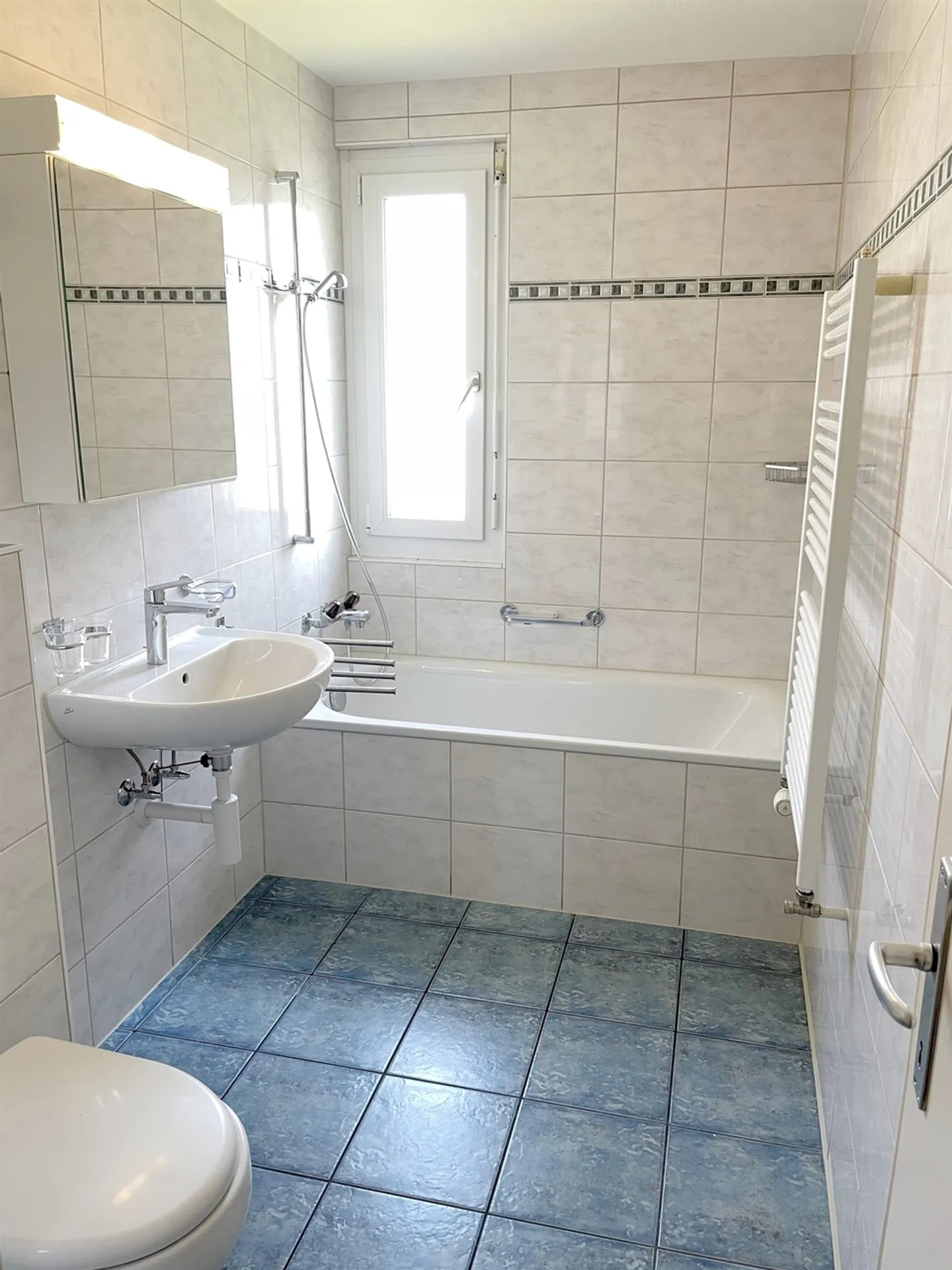 Appartement lumineux de 4 pièces avec balcon dans un emplacement central à Emmenbrücke - Photo 6 sur 6