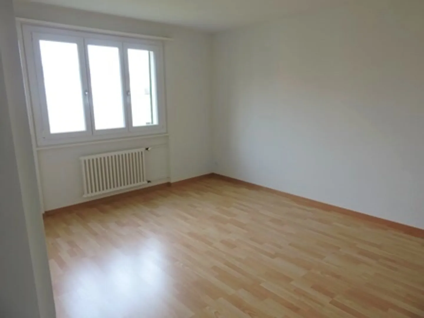 Appartement lumineux de 4 pièces avec balcon dans un emplacement central à Emmenbrücke - Photo 4 sur 6