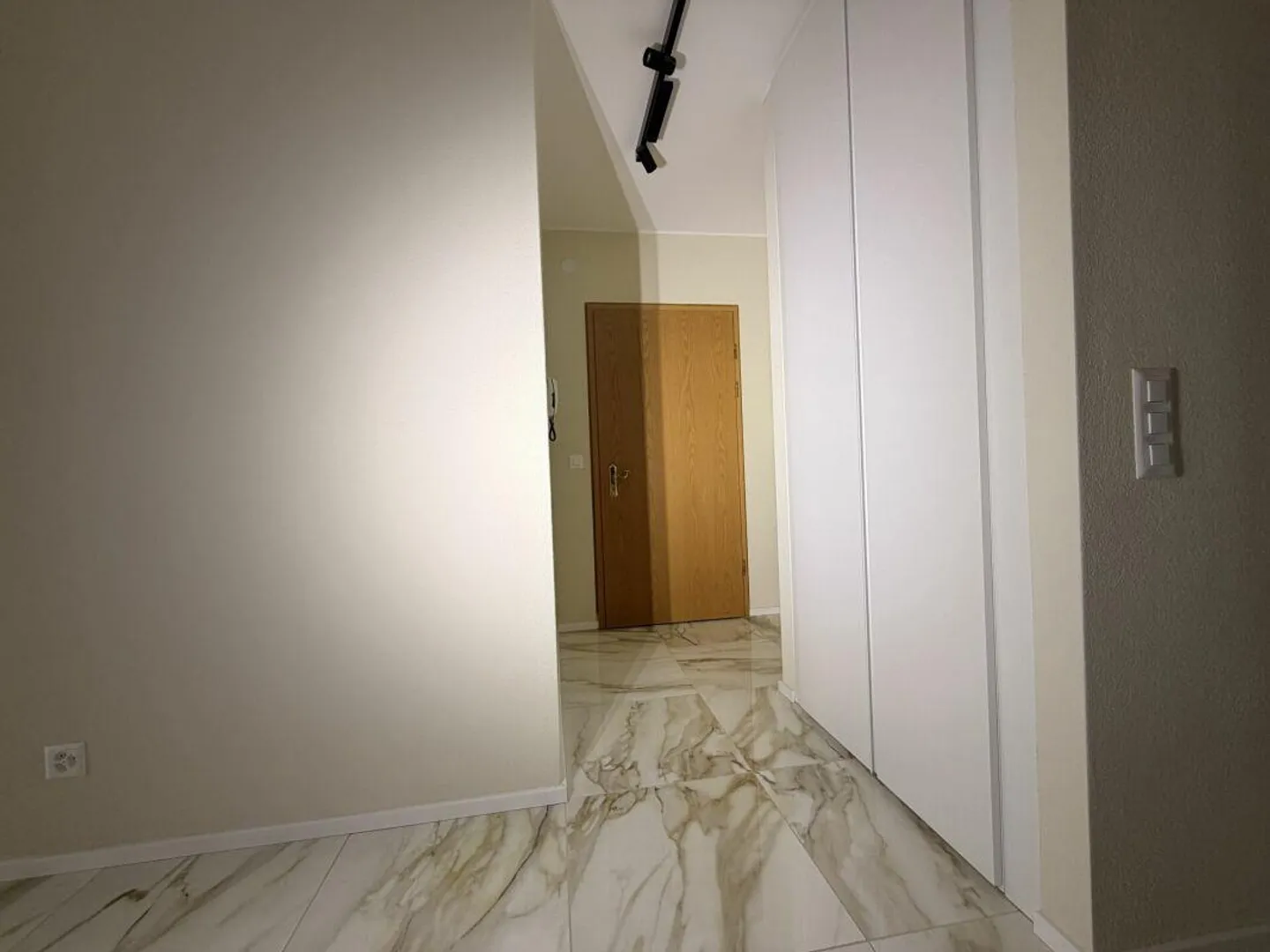 Appartamento moderno con vista lago - Foto 2 di 15