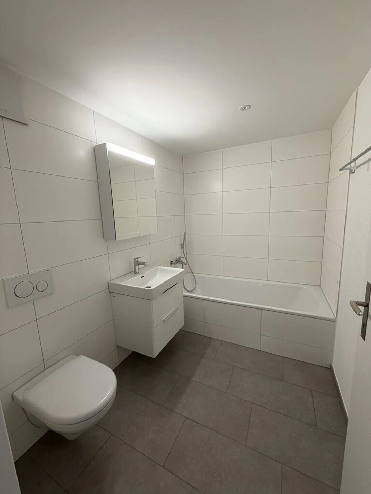 Freshly renovated and stylishly redesigned - live like in a new building! - Photo 7 of 10