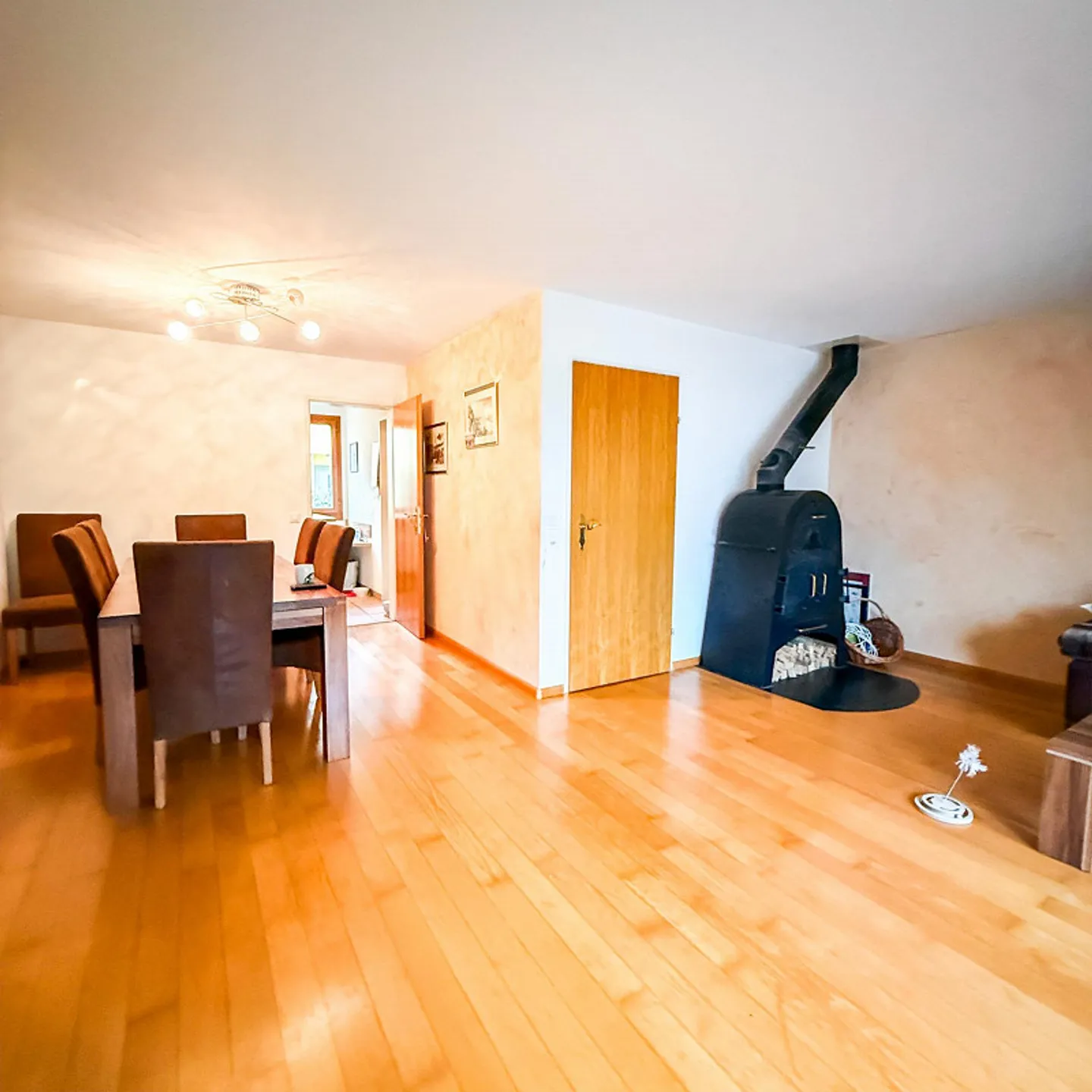 Casa unifamiliare di 5,5 stanze con molto spazio per sogni abitativi individuali - Foto 2 di 17