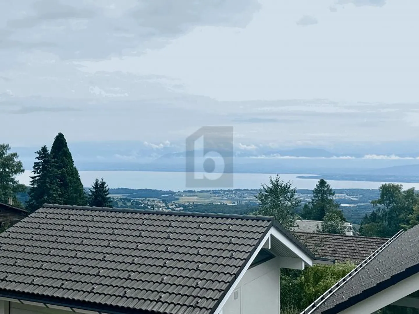 Villa Spacieuse avec Vue Lac - Photo 3 sur 4