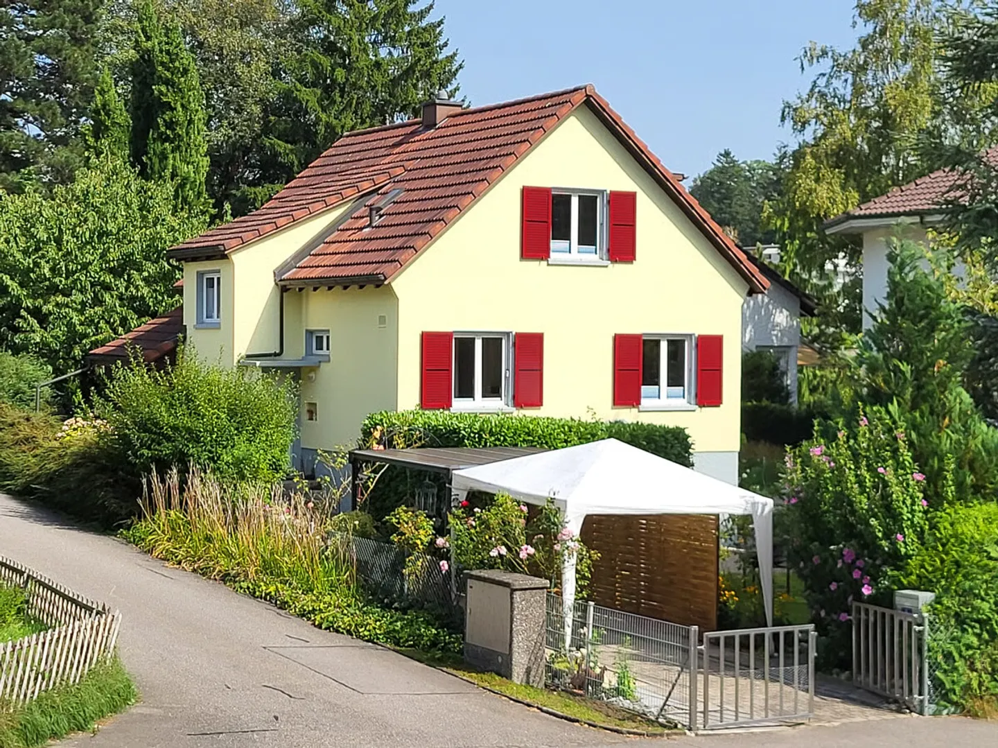 Maison charmante avec idylle de jardin et beaucoup de potentiel - Photo 2 sur 13