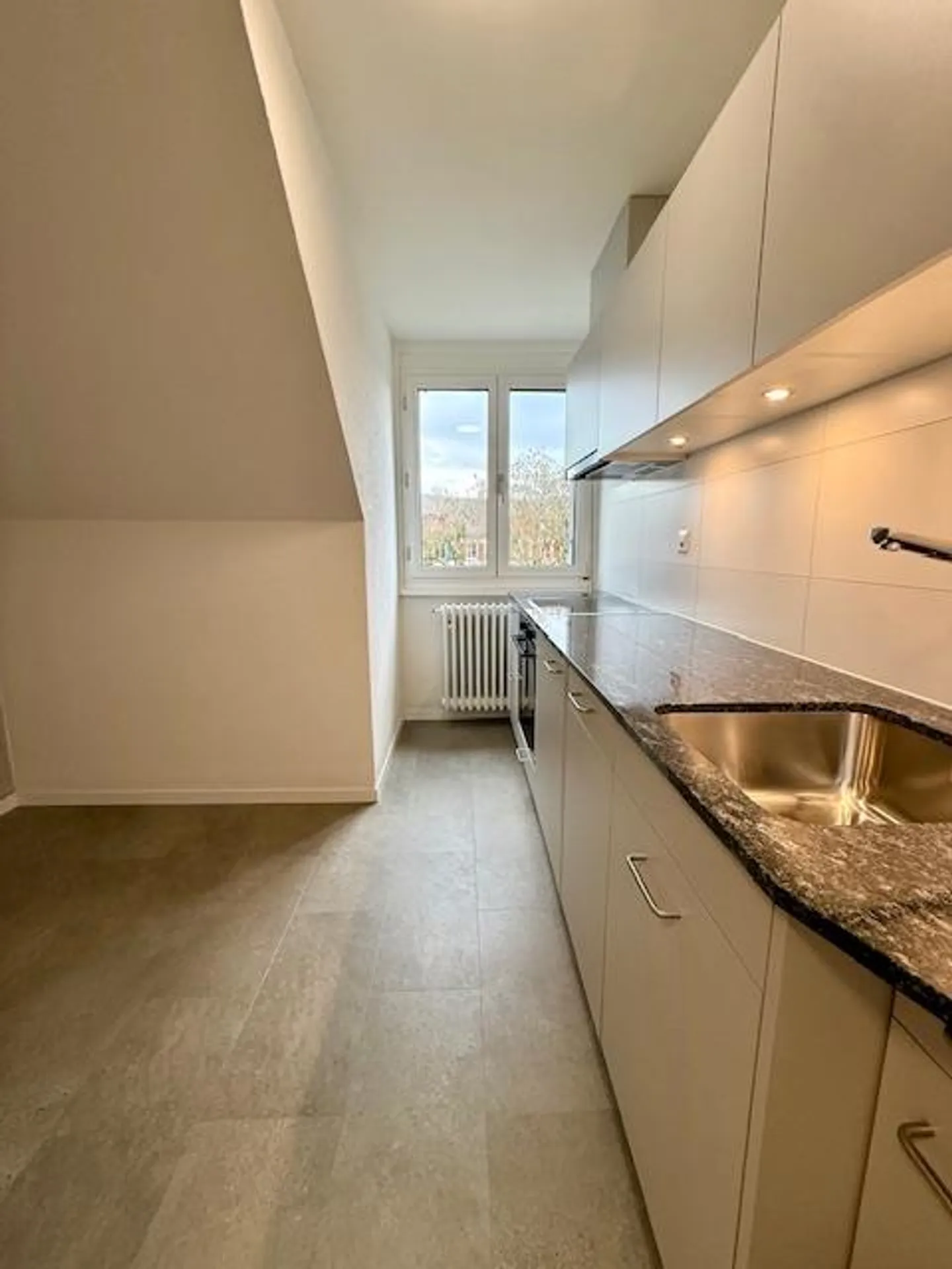 Charmante Dachgeschosswohnung in Bern - Foto 3 von 12