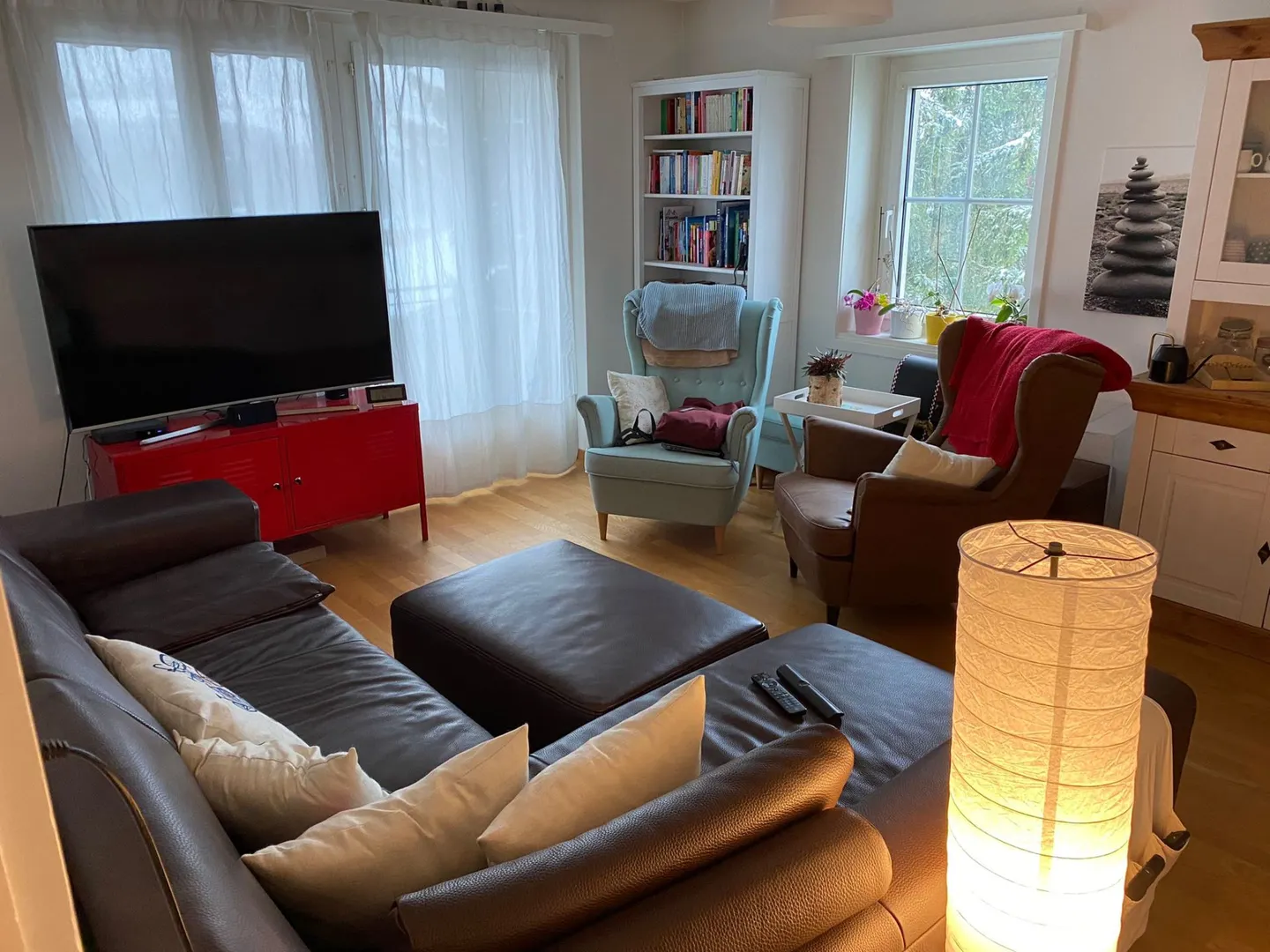Sunny 4-room apartment - Photo 3 of 10