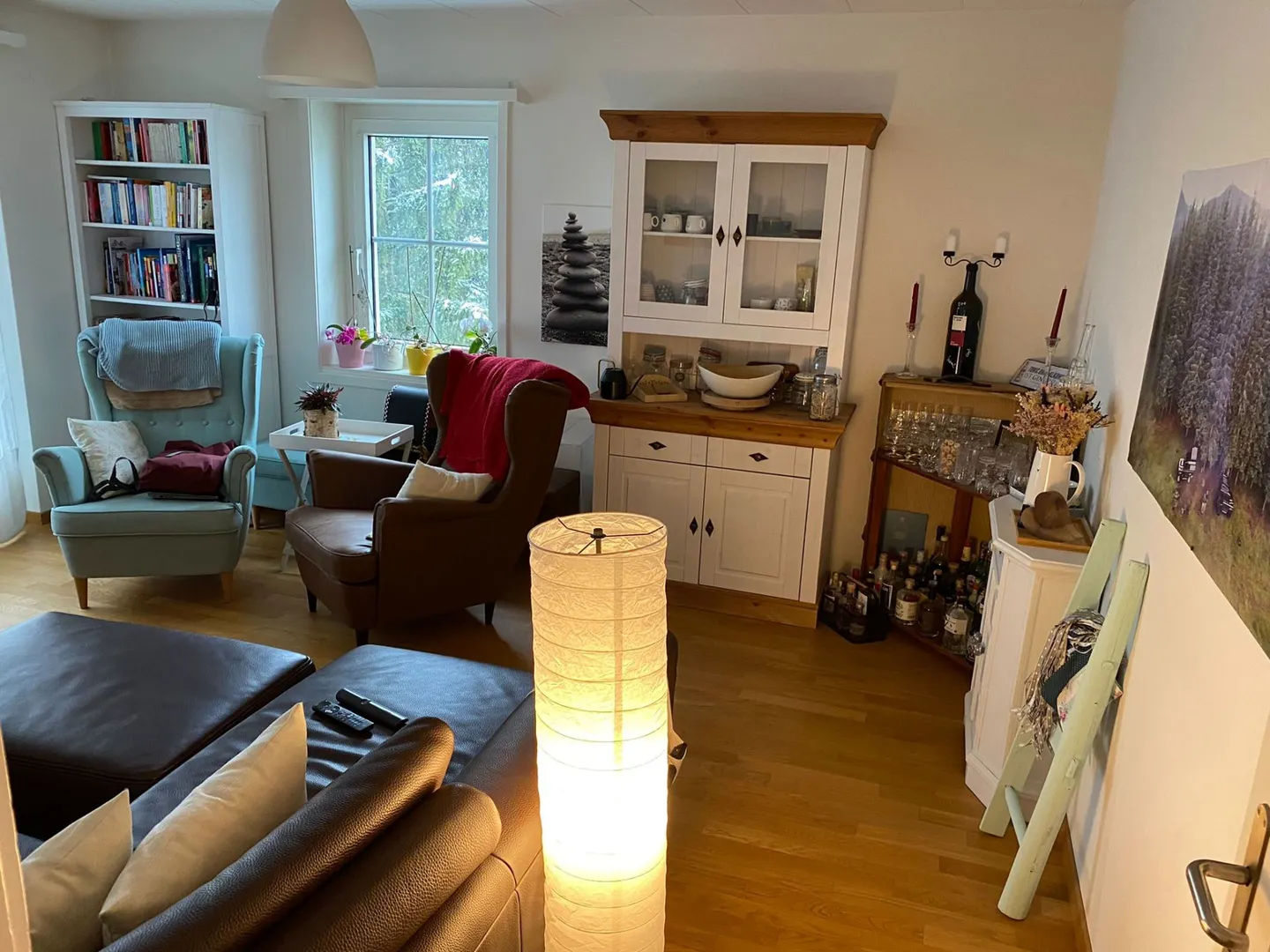 Sunny 4-room apartment - Photo 4 of 10