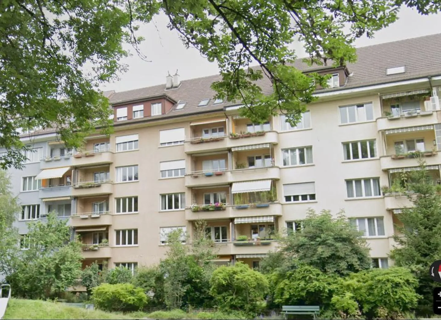 Charmante Dachgeschosswohnung in Bern - Foto 1 von 12