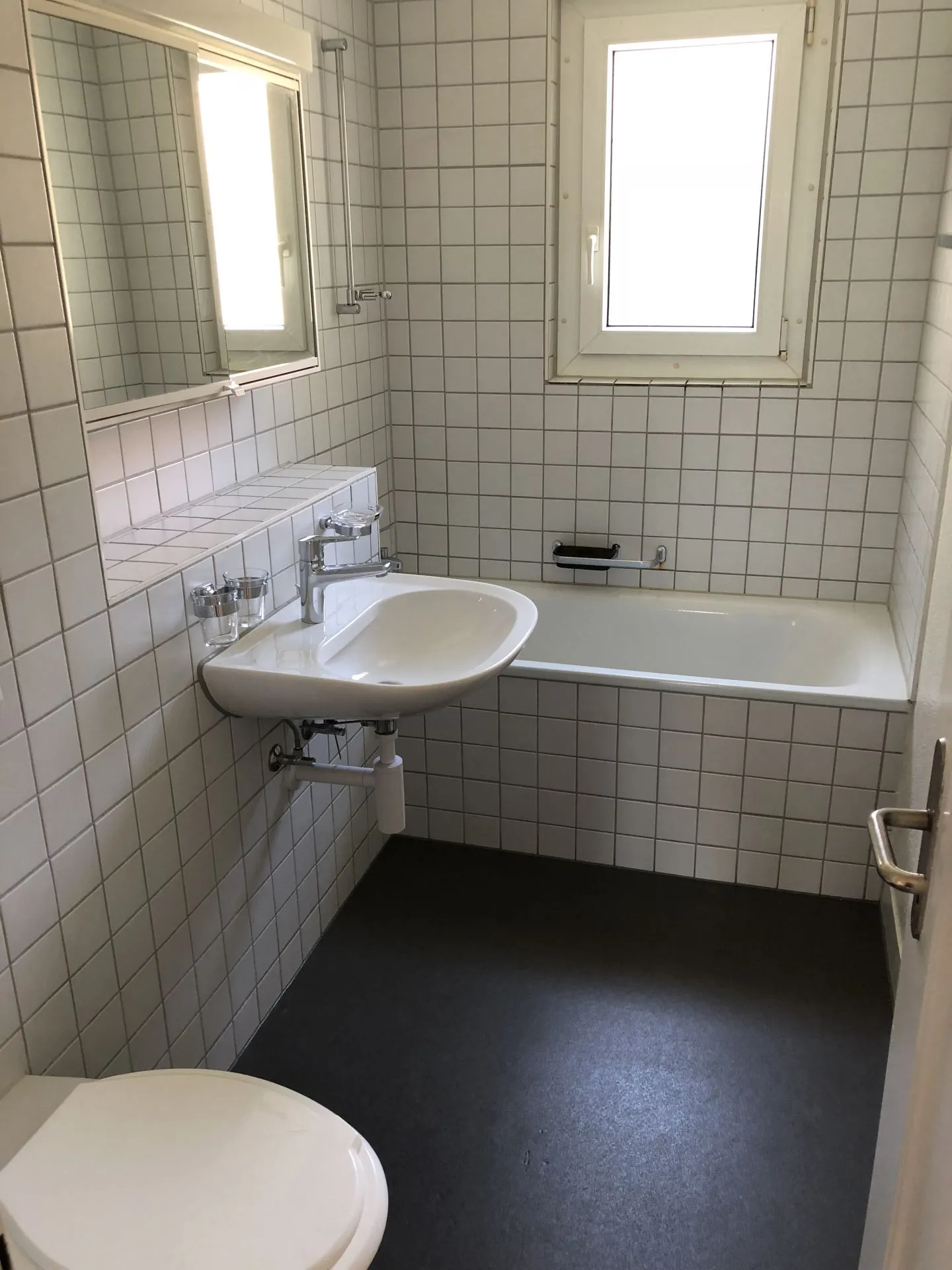 Sunny 4-room apartment - Photo 8 of 10