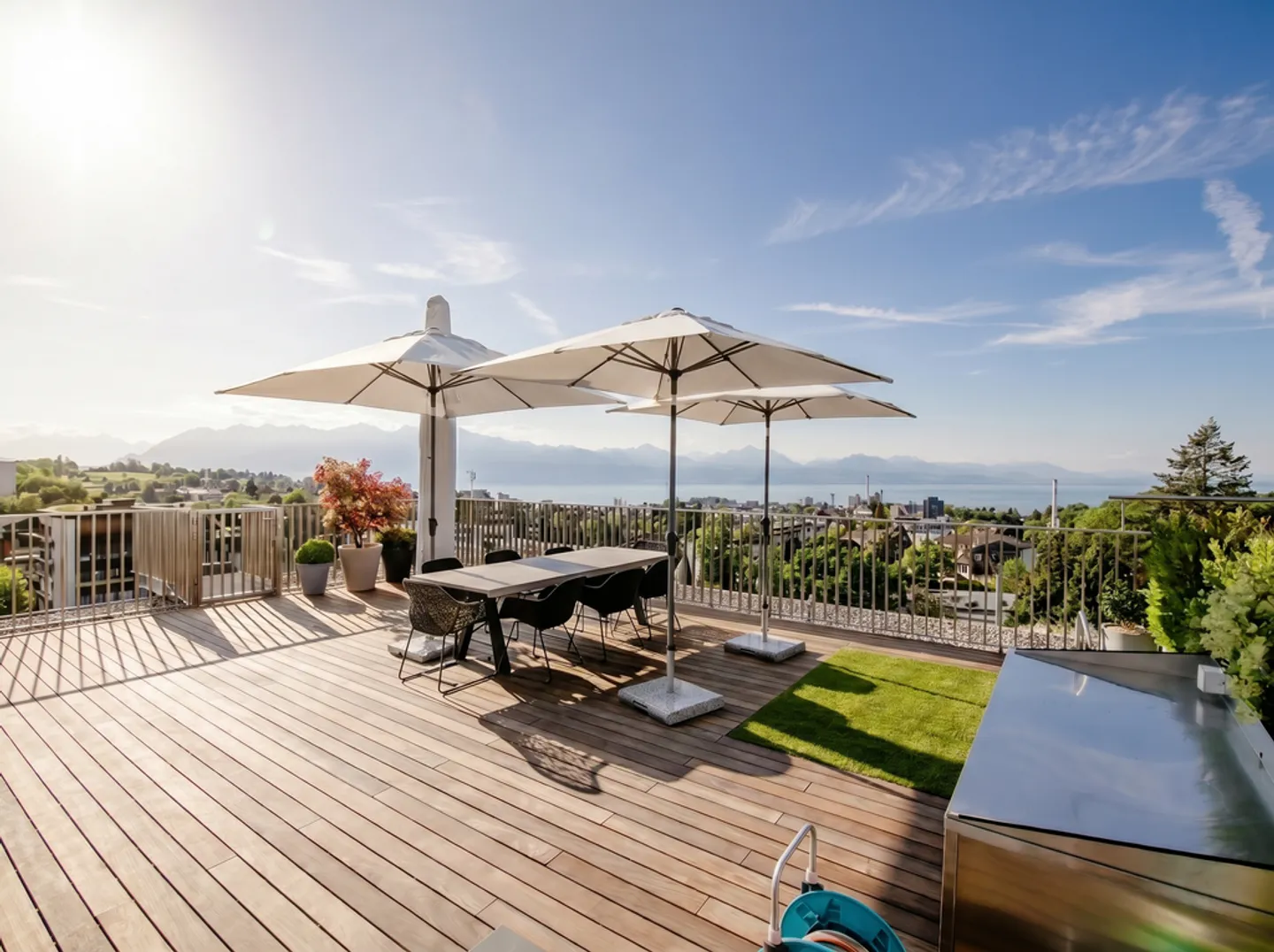 Perle rare : Appartement en attique avec 5,5 pièces et terrasses panoramiques - Photo 1 sur 12