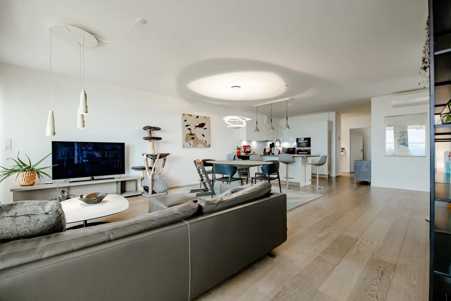 Perle rare : Appartement en attique avec 5,5 pièces et terrasses panoramiques - Photo 2 sur 12
