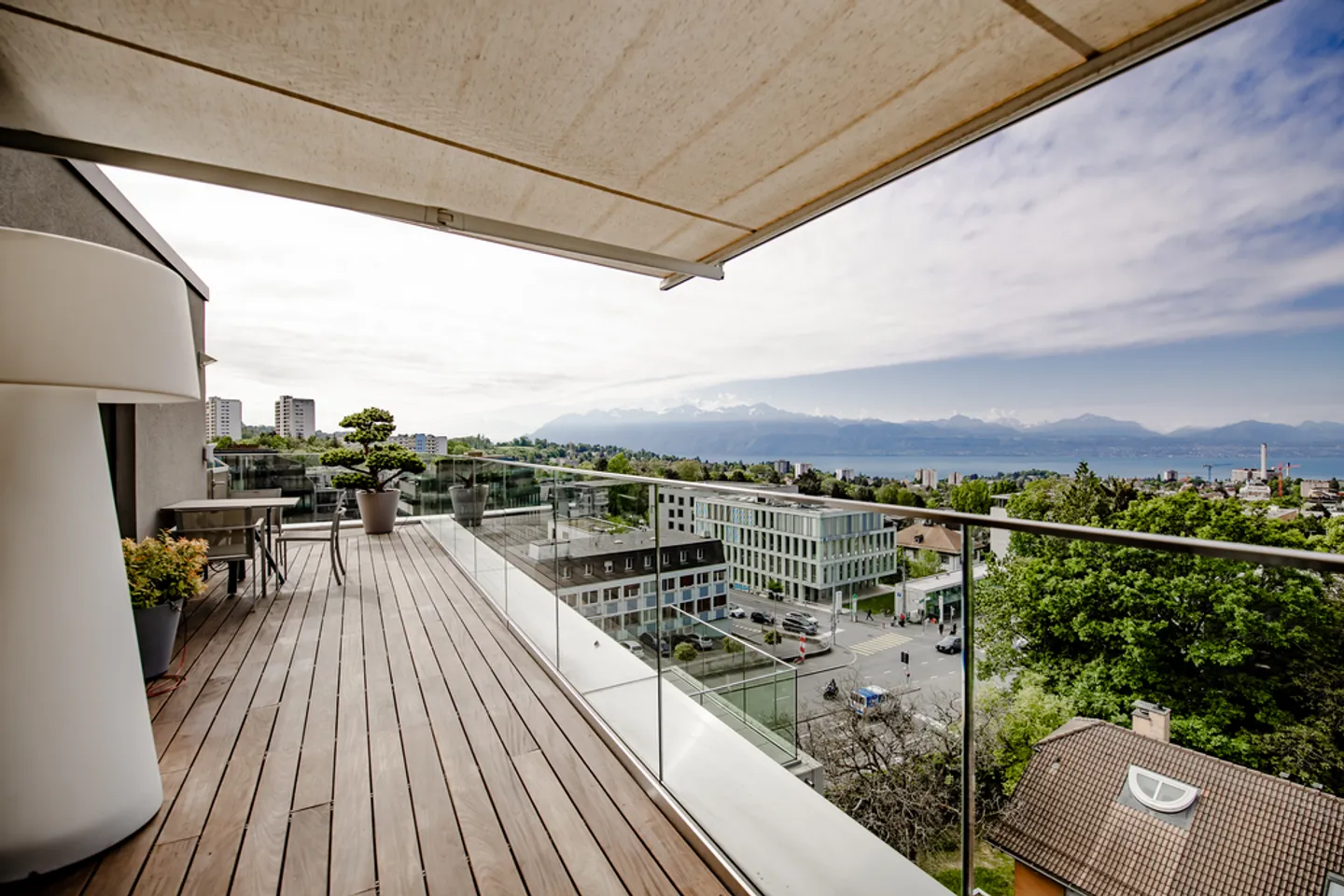 Perle rare : Appartement en attique avec 5,5 pièces et terrasses panoramiques - Photo 4 sur 12