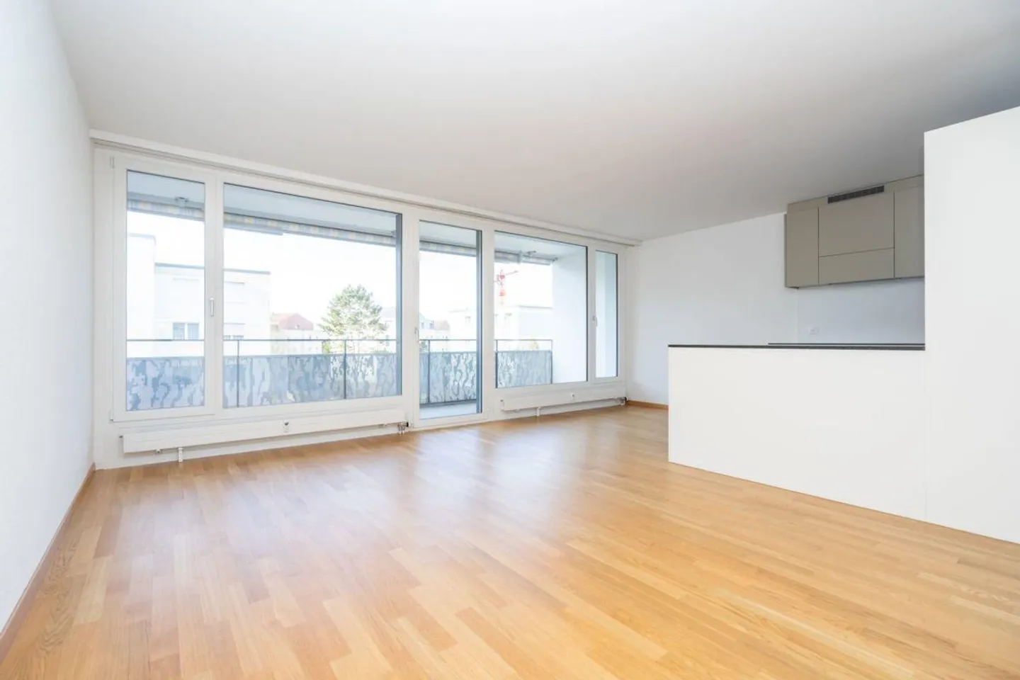 Appartement sous les combles rénové avec vue - Photo 2 sur 12