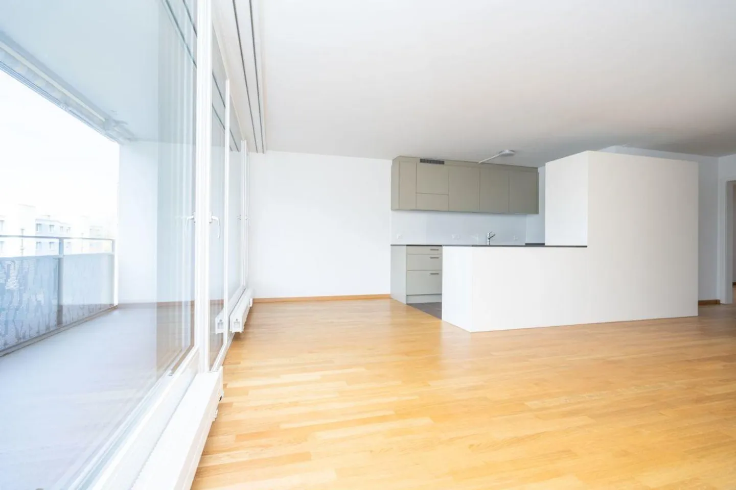 Appartement sous les combles rénové avec vue - Photo 3 sur 12