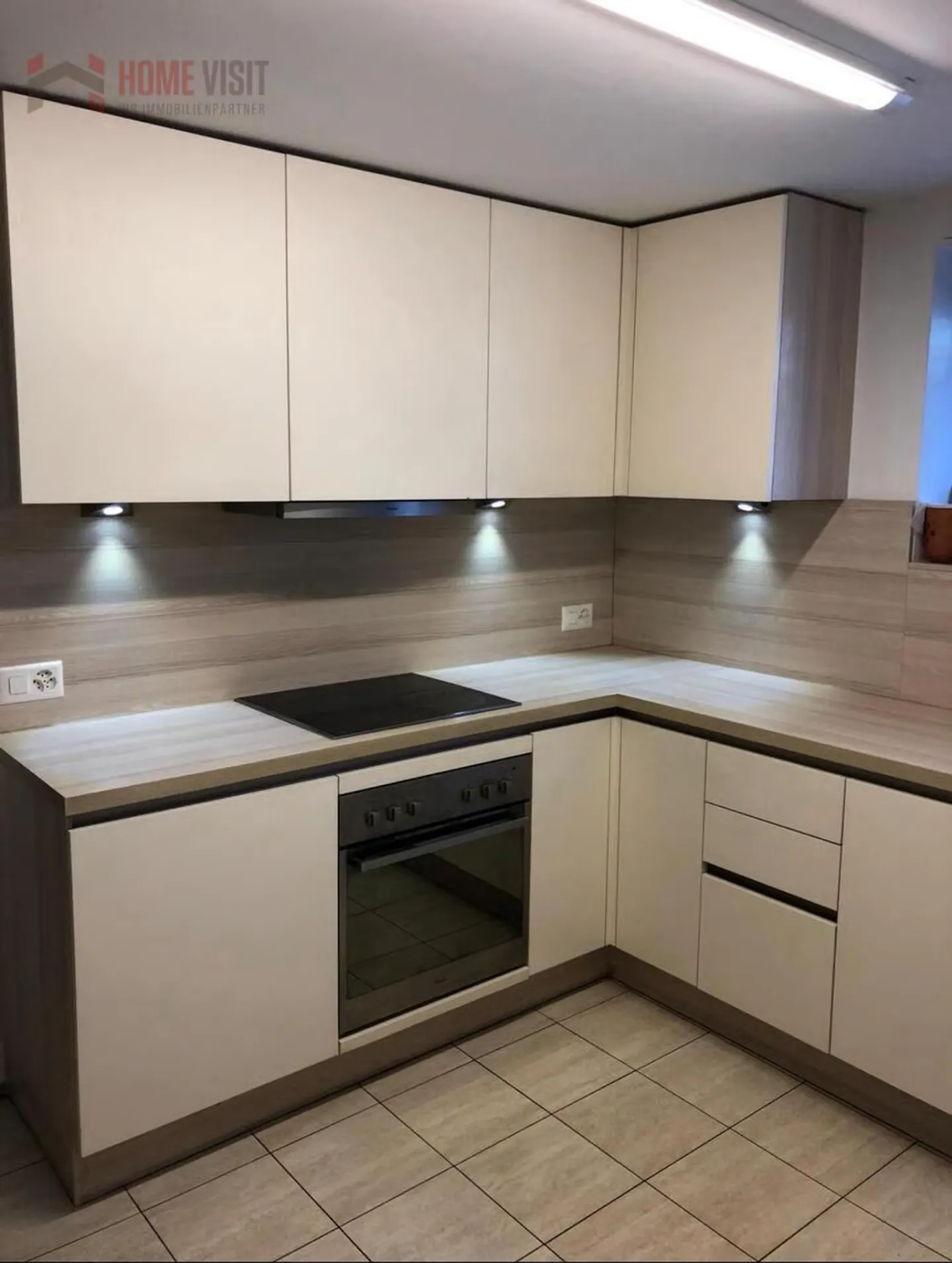 Grosszügiges Einfamilienhaus mit Garten - Foto 3 von 7