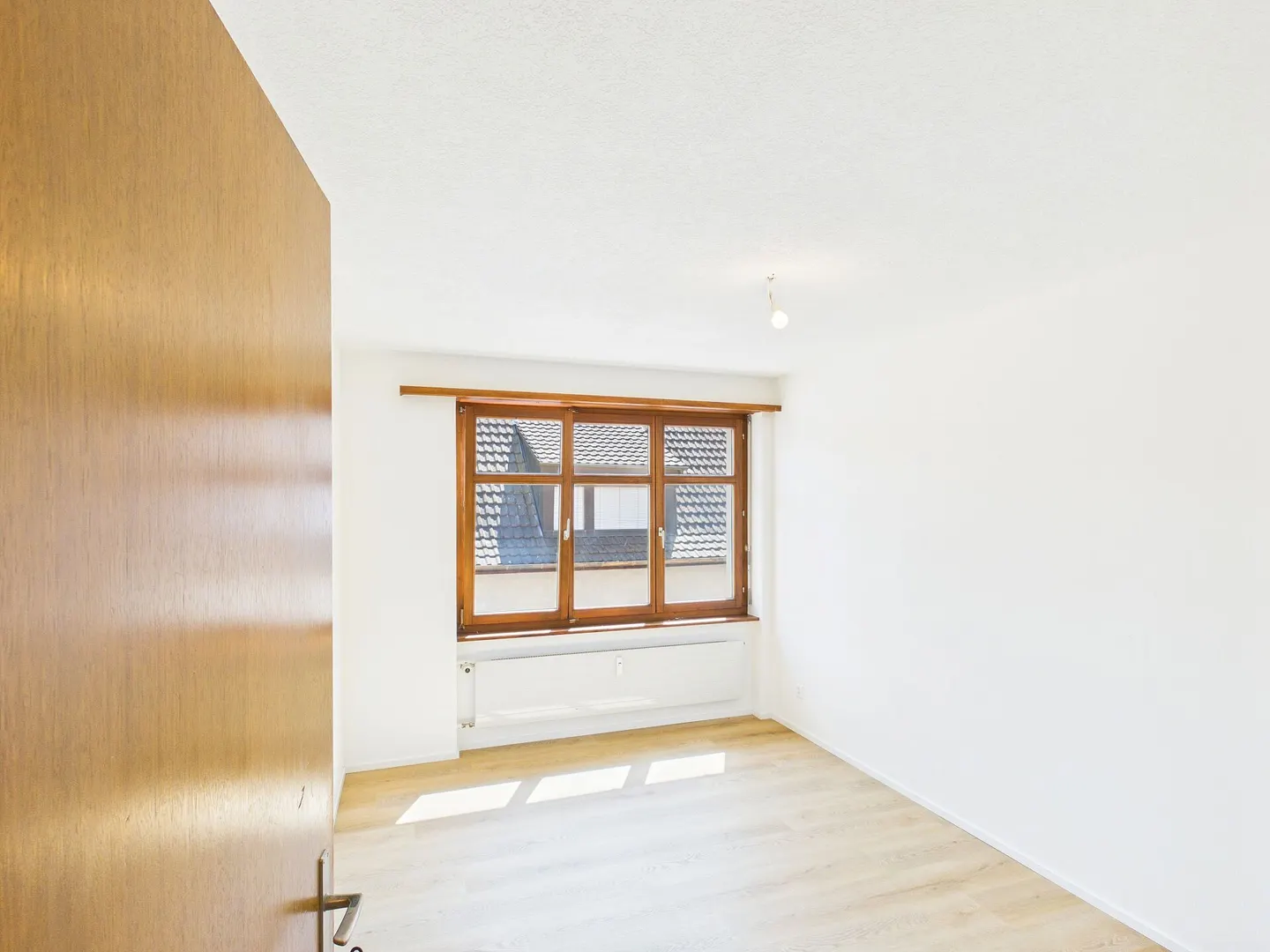 Zentrale Wohnung mit warmer Ausstattung - Foto 7 von 13