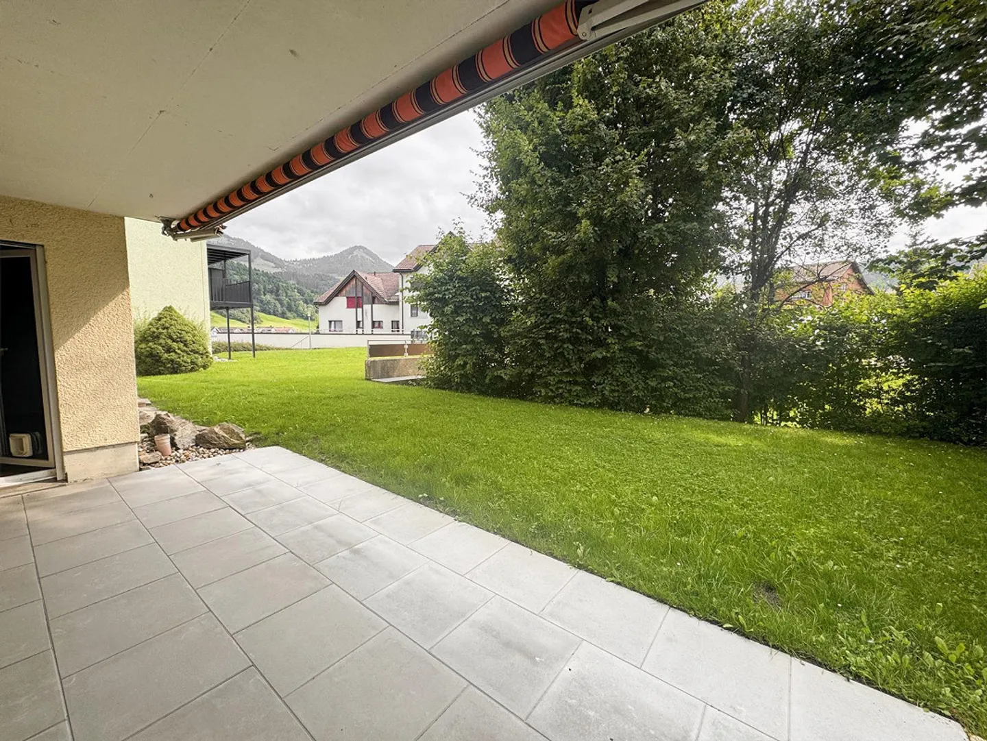 Charming 4.5-room apartment with cozy seating area - Photo 3 of 14