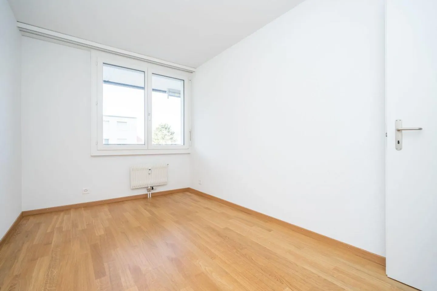 Appartement sous les combles rénové avec vue - Photo 7 sur 12