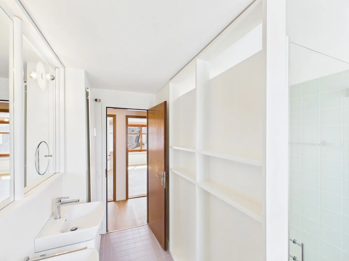 Zentrale Wohnung mit warmer Ausstattung - Foto 9 von 13