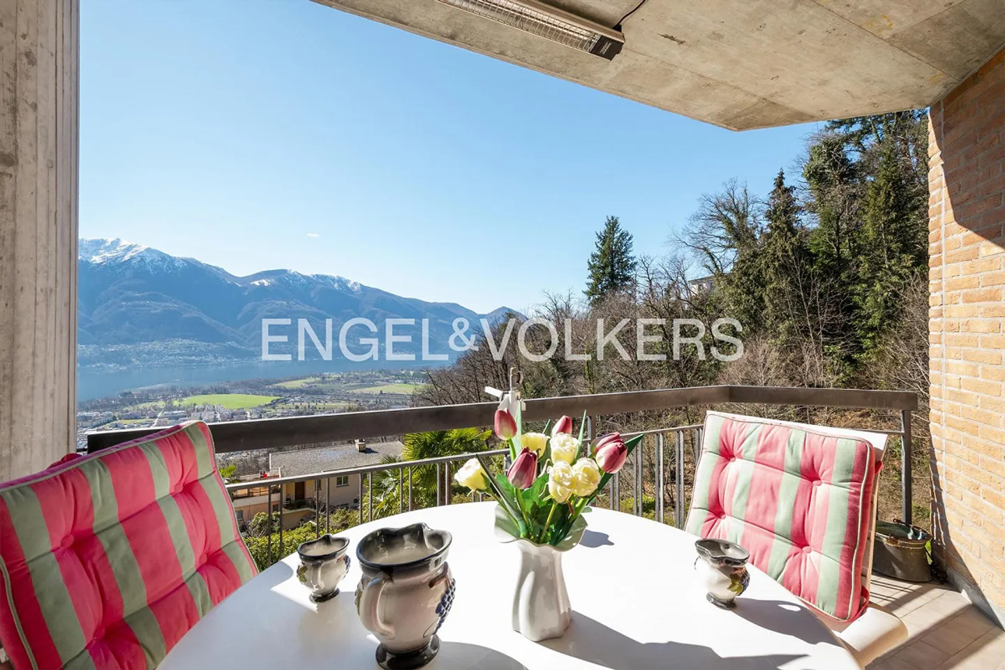 Dachwohnung mit 2,5 Zimmern, Galerie und Seeblick in ruhiger Lage (32) - Foto 1 von 10