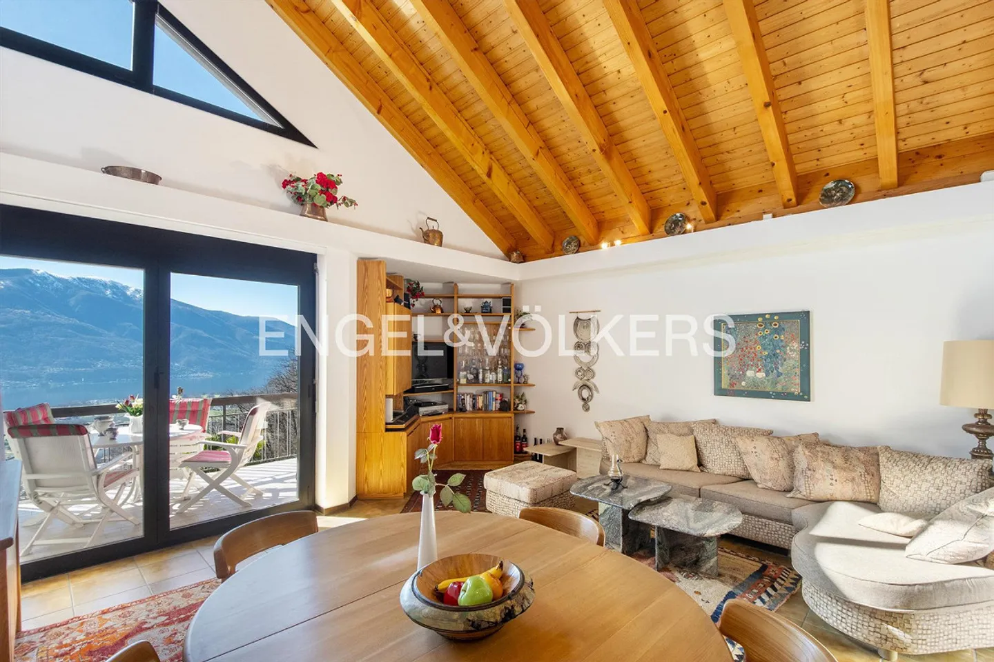 Dachwohnung mit 2,5 Zimmern, Galerie und Seeblick in ruhiger Lage (32) - Foto 3 von 10