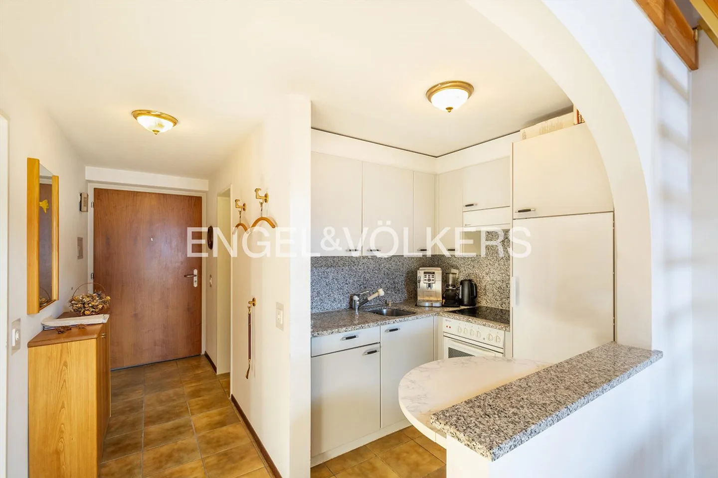 Dachwohnung mit 2,5 Zimmern, Galerie und Seeblick in ruhiger Lage (32) - Foto 4 von 10
