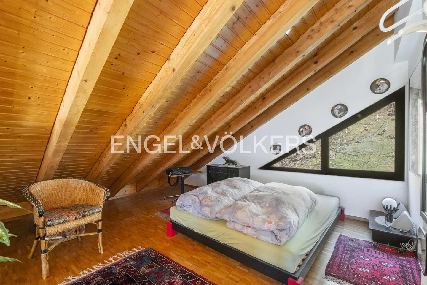 Dachwohnung mit 2,5 Zimmern, Galerie und Seeblick in ruhiger Lage (32) - Foto 7 von 10