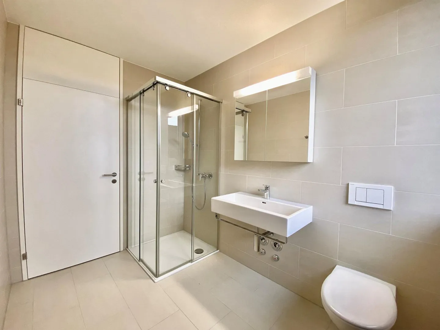 Modern living, first-class living! - Photo 3 of 3