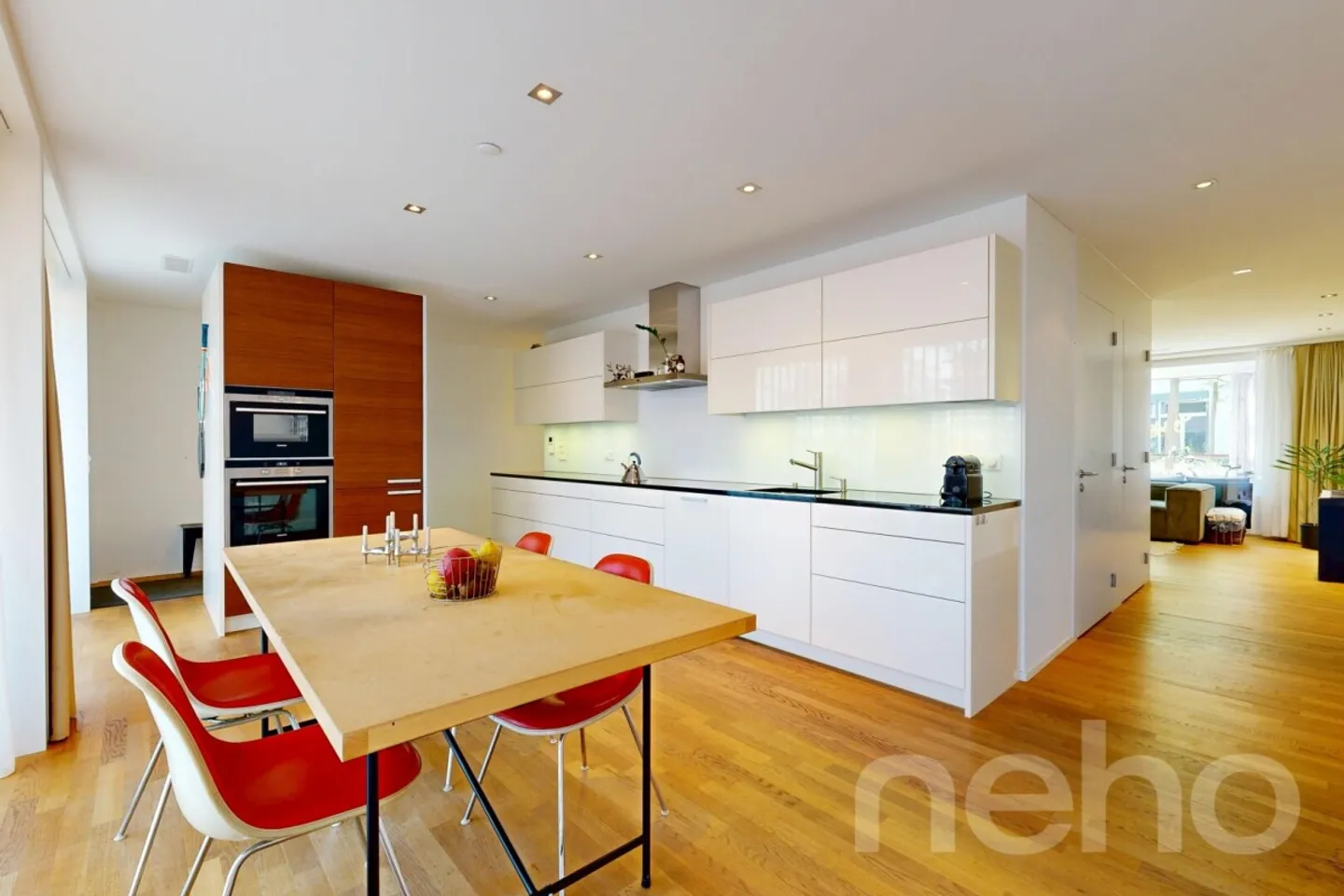 3 Minutes to HB. Spacious Maisonette with 2 Balconies - Photo 5 of 12