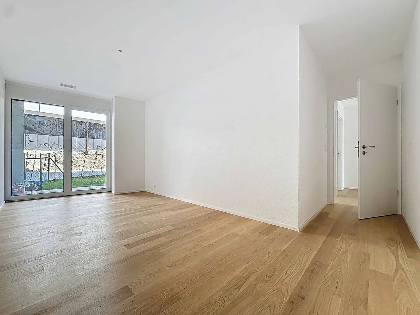 Eccezionale appartamento di 5,5 stanze al piano terra con terrazza e giardino privato - Foto 5 di 13