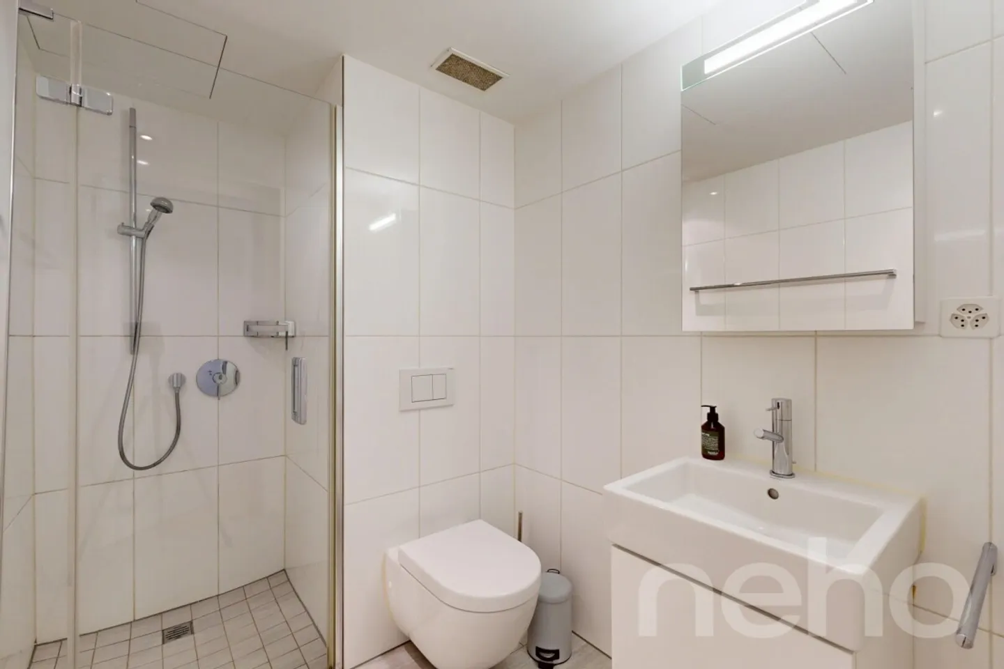 3 Minutes to HB. Spacious Maisonette with 2 Balconies - Photo 9 of 12