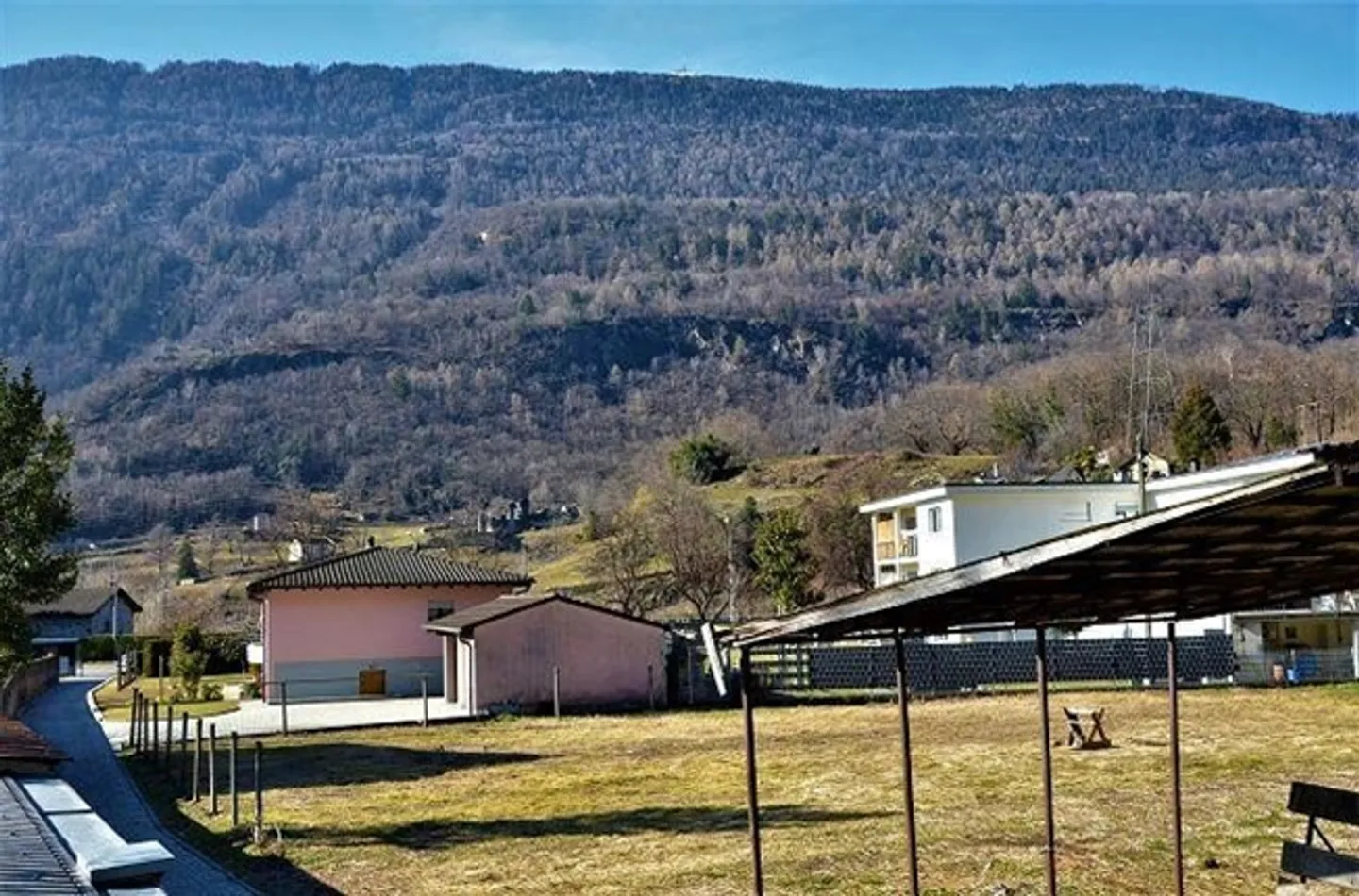 «Grande rproprietà rustica da ristrutturare con giardino / grosse Liegenschaft zum Ausbauen mit Garten» - Foto 12 di 20