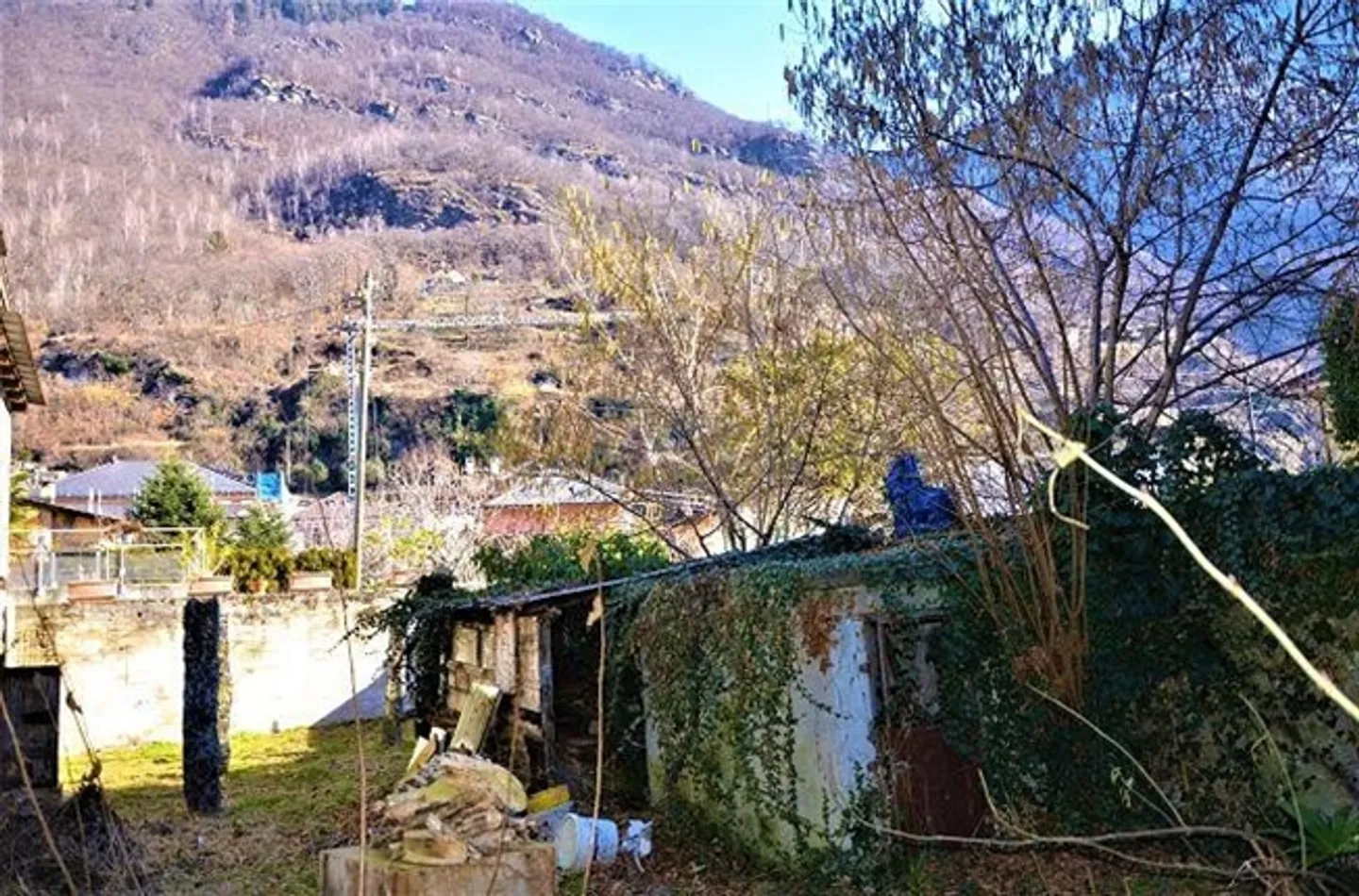 «Grande rproprietà rustica da ristrutturare con giardino / grosse Liegenschaft zum Ausbauen mit Garten» - Foto 14 di 20