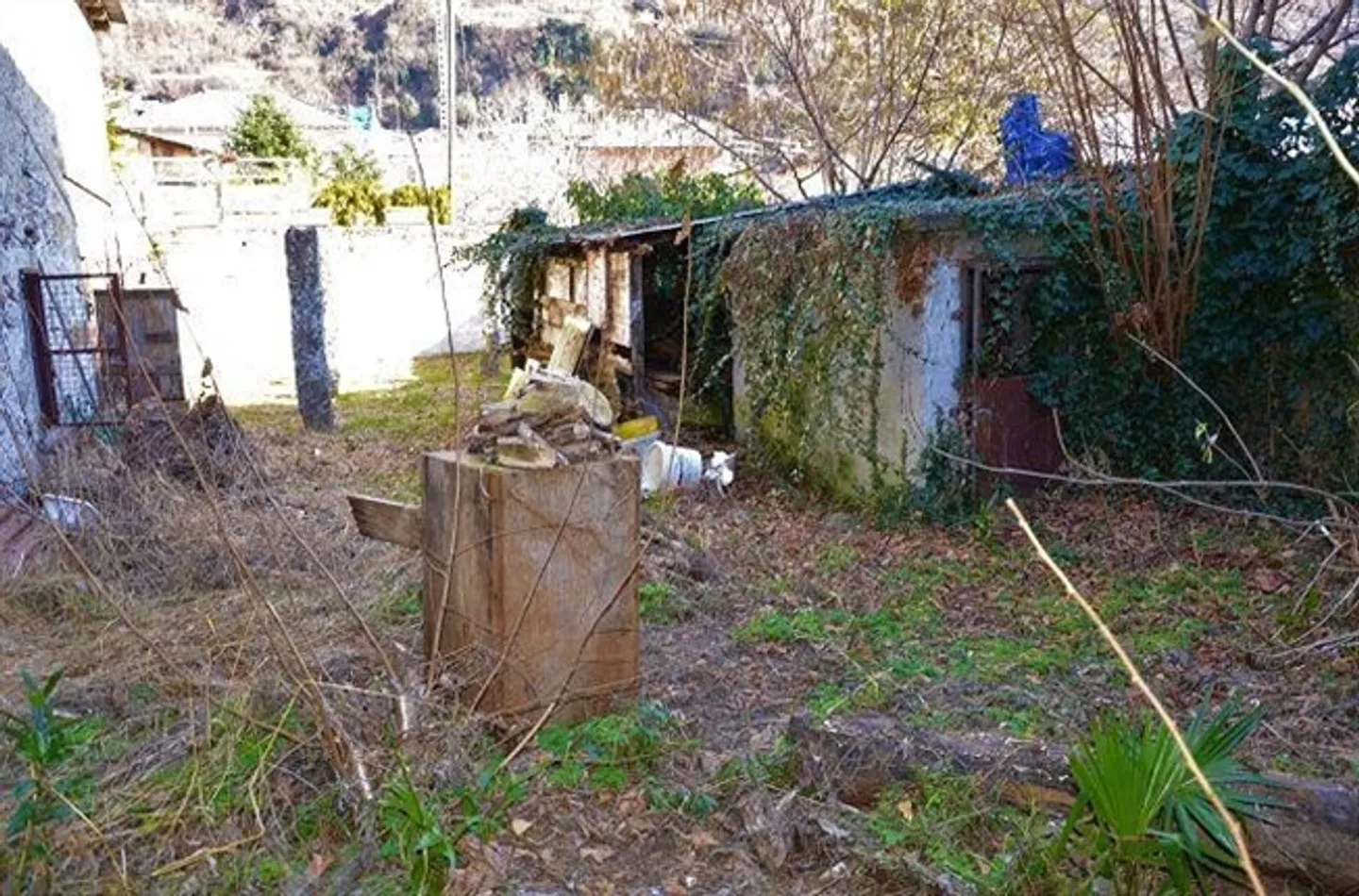 «Grande rproprietà rustica da ristrutturare con giardino / grosse Liegenschaft zum Ausbauen mit Garten» - Foto 15 di 20