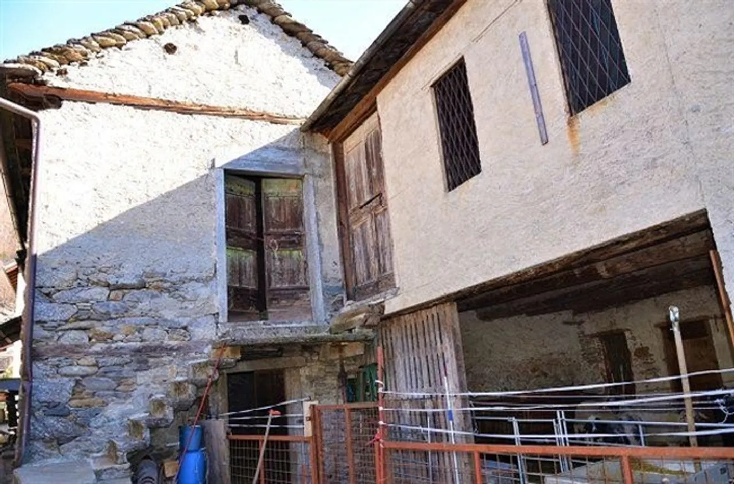 «Grande rproprietà rustica da ristrutturare con giardino / grosse Liegenschaft zum Ausbauen mit Garten» - Foto 18 di 20