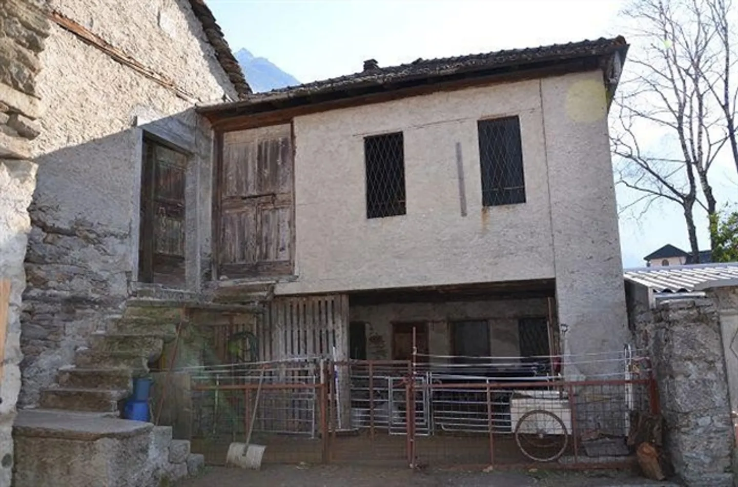 «Grande rproprietà rustica da ristrutturare con giardino / grosse Liegenschaft zum Ausbauen mit Garten» - Foto 19 di 20