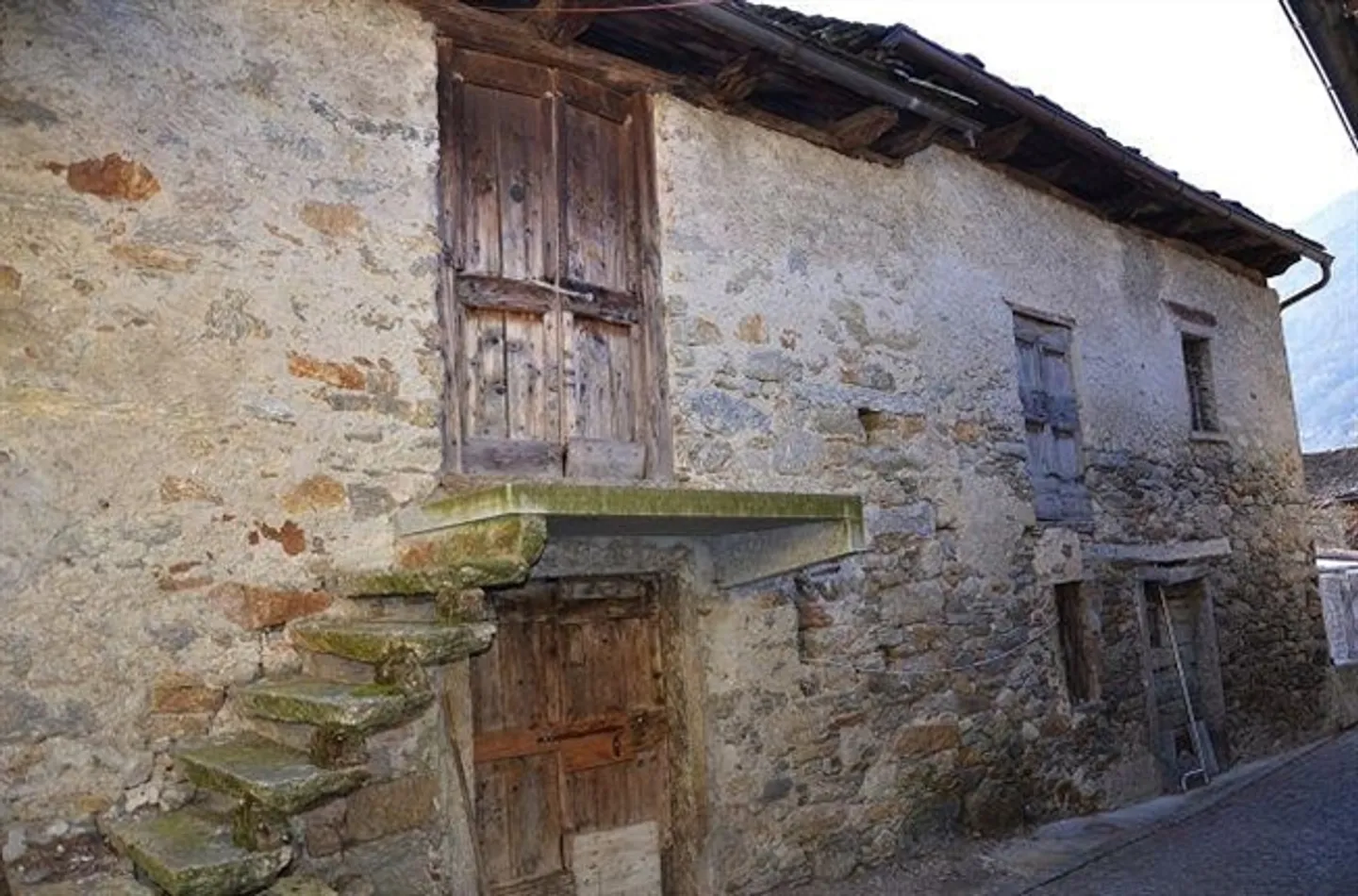 «Grande rproprietà rustica da ristrutturare con giardino / grosse Liegenschaft zum Ausbauen mit Garten» - Foto 20 di 20